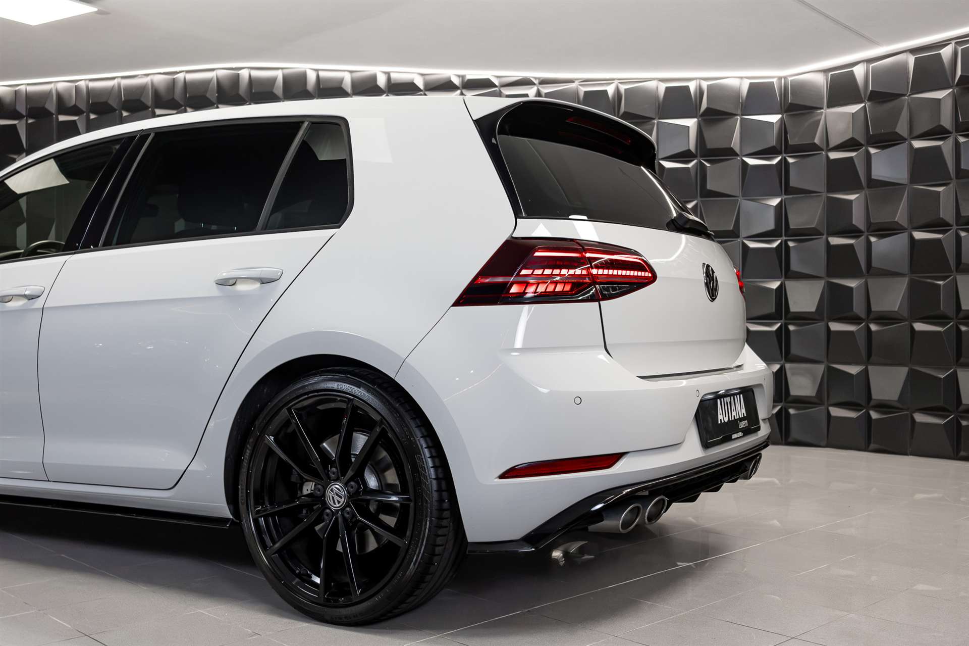VW Golf 2.0 TSI R 4Motion DSG-image-28