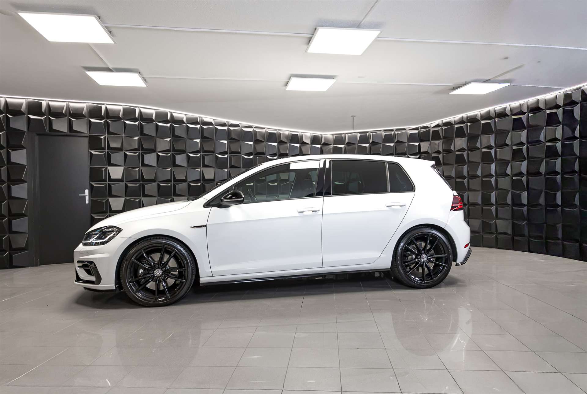 VW Golf 2.0 TSI R 4Motion DSG-image-1