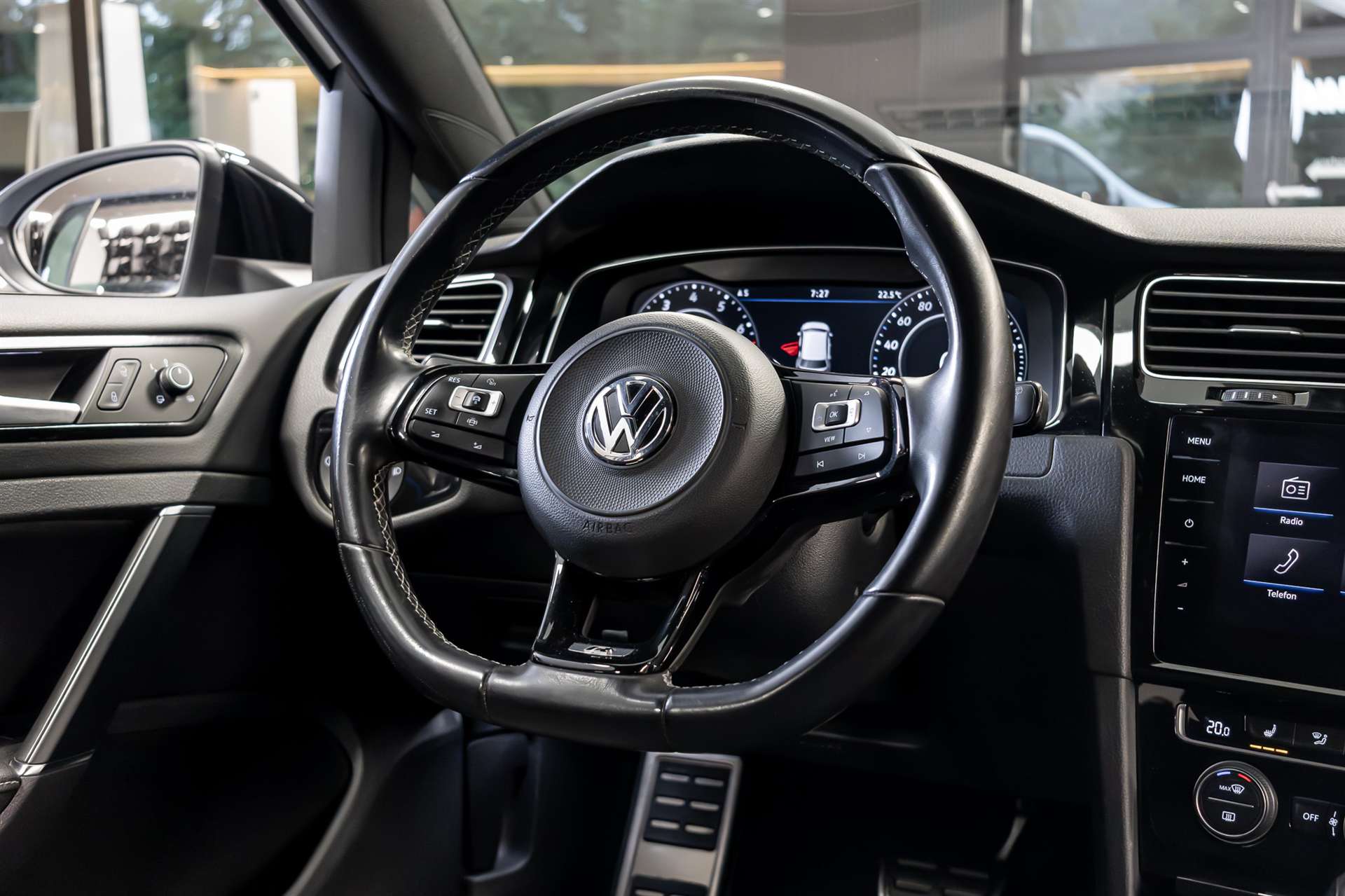 VW Golf 2.0 TSI R 4Motion DSG-image-6