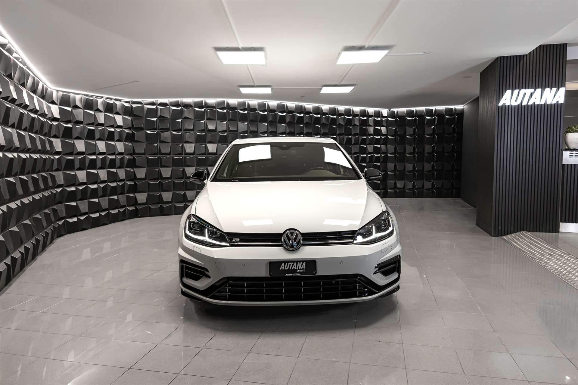 VW Golf 2.0 TSI R 4Motion DSG-image-3