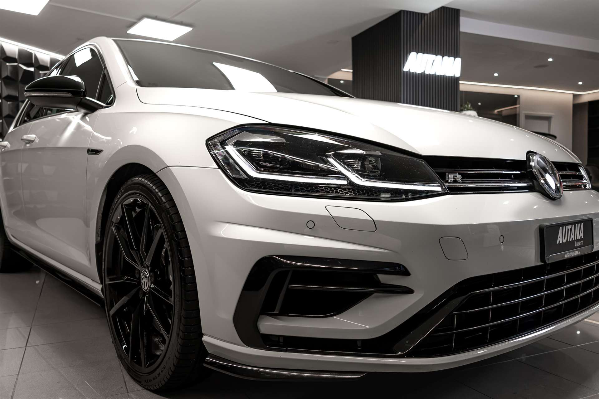 VW Golf 2.0 TSI R 4Motion DSG-image-25