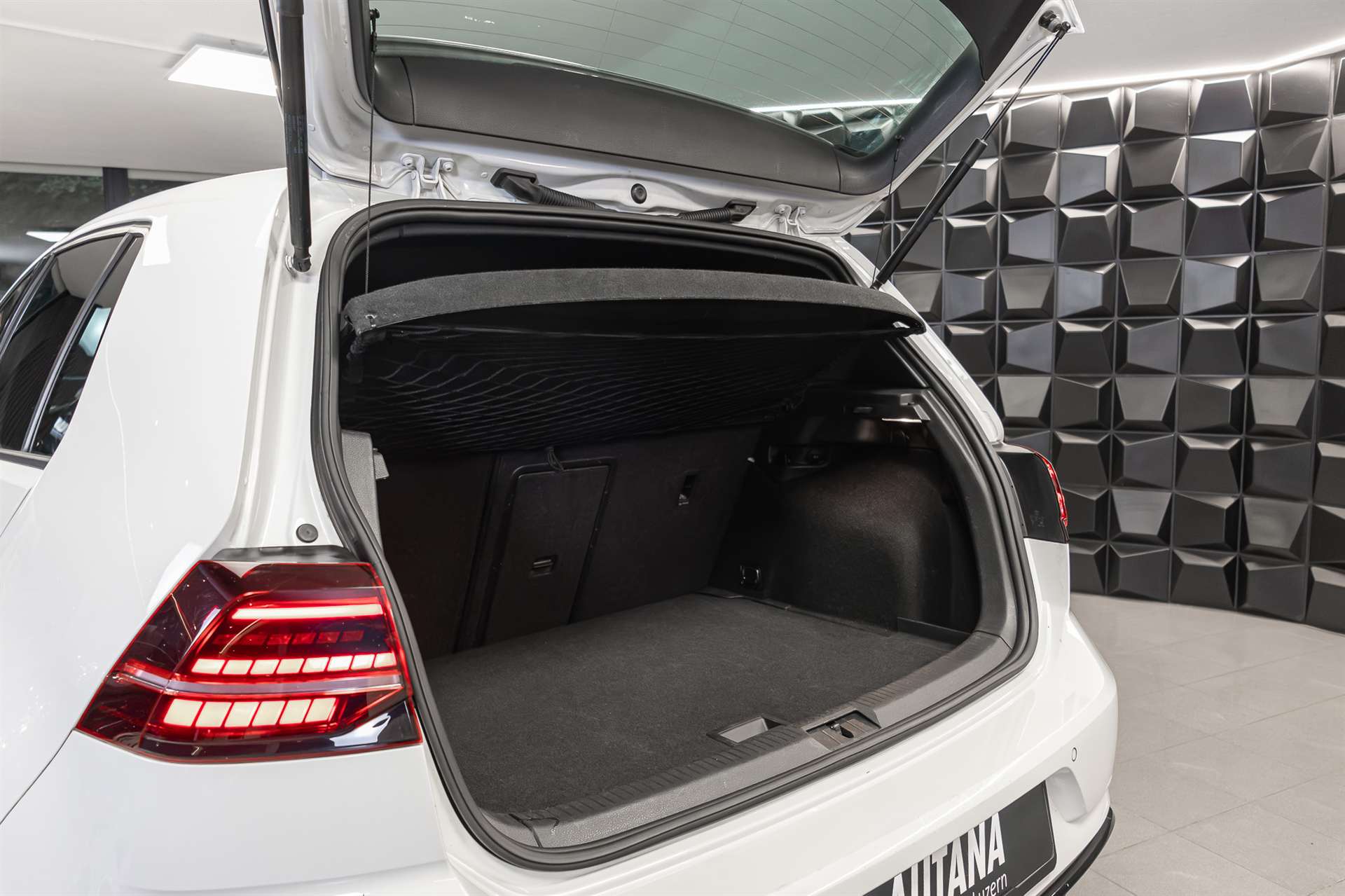 VW Golf 2.0 TSI R 4Motion DSG-image-23