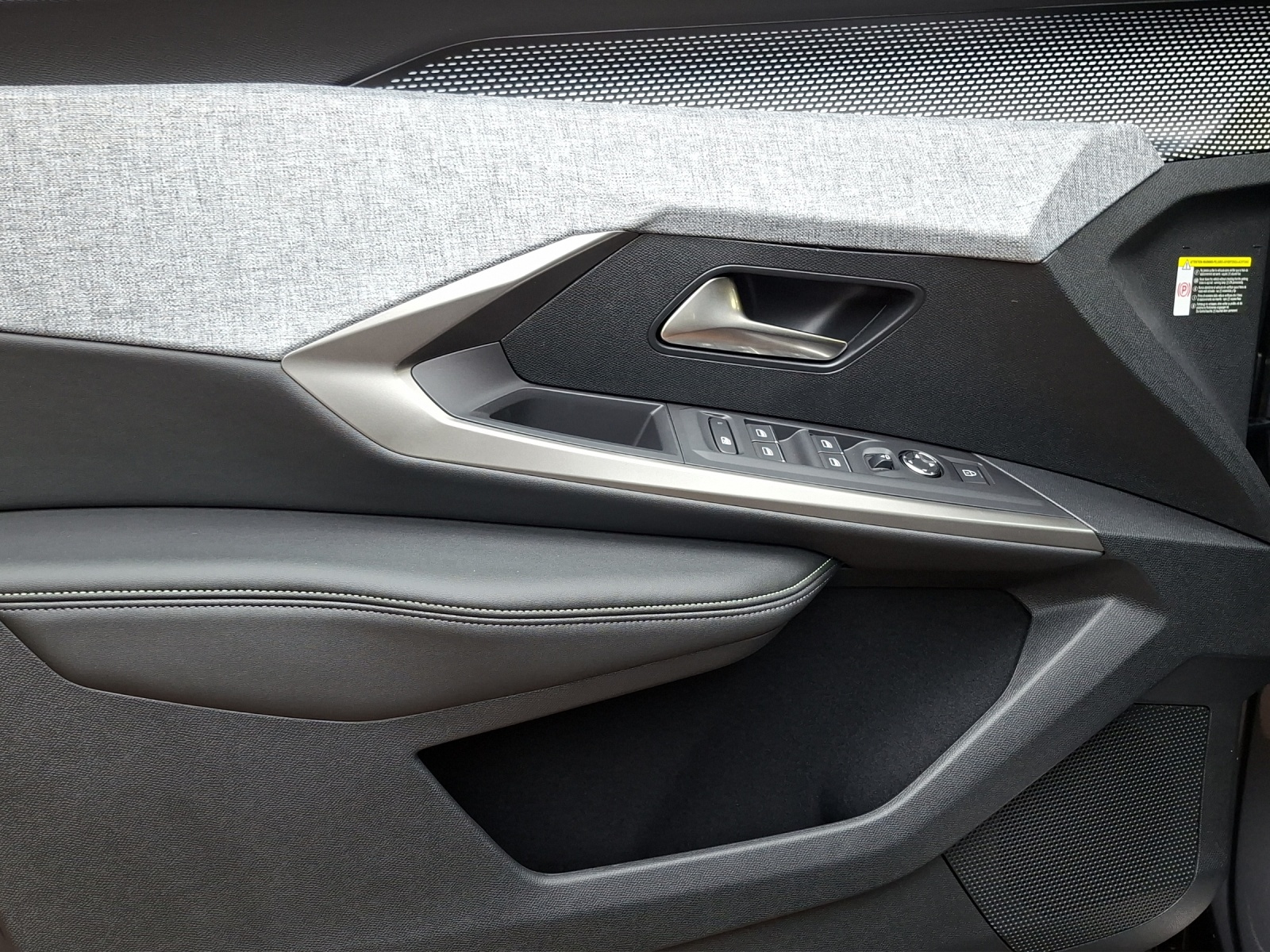 PEUGEOT 3008 1.6 PHEV 225 GT Exclusive-image-10