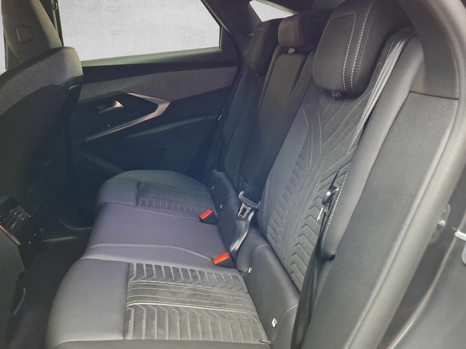 PEUGEOT 3008 1.6 PHEV 225 GT Exclusive-image-13