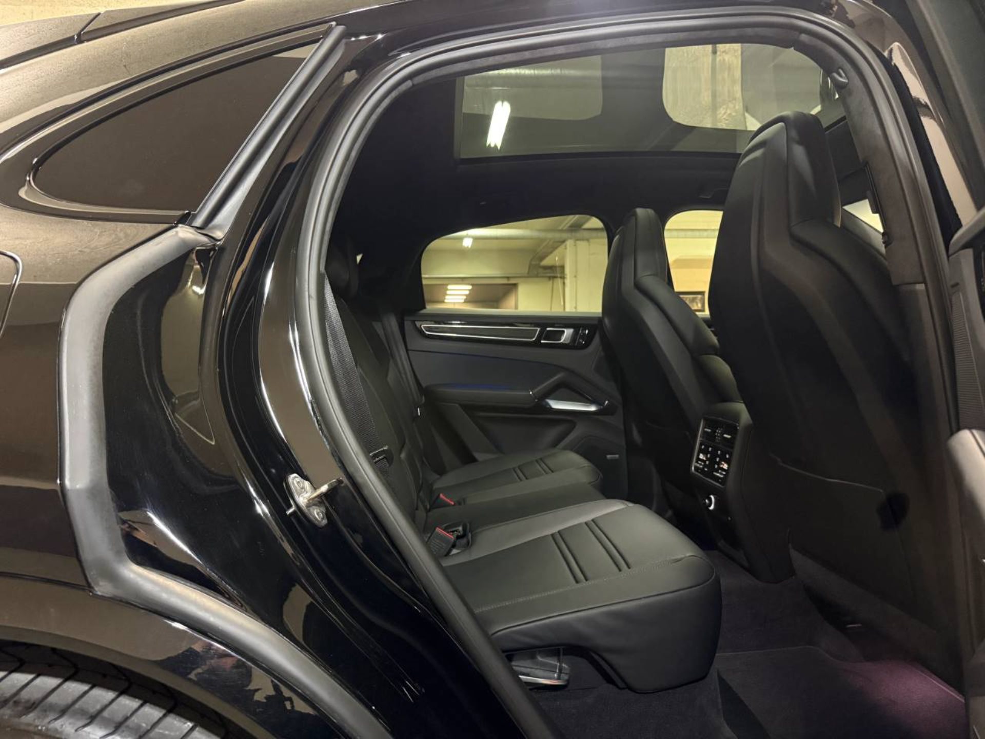 PORSCHE Cayenne Turbo Coupe-image-16