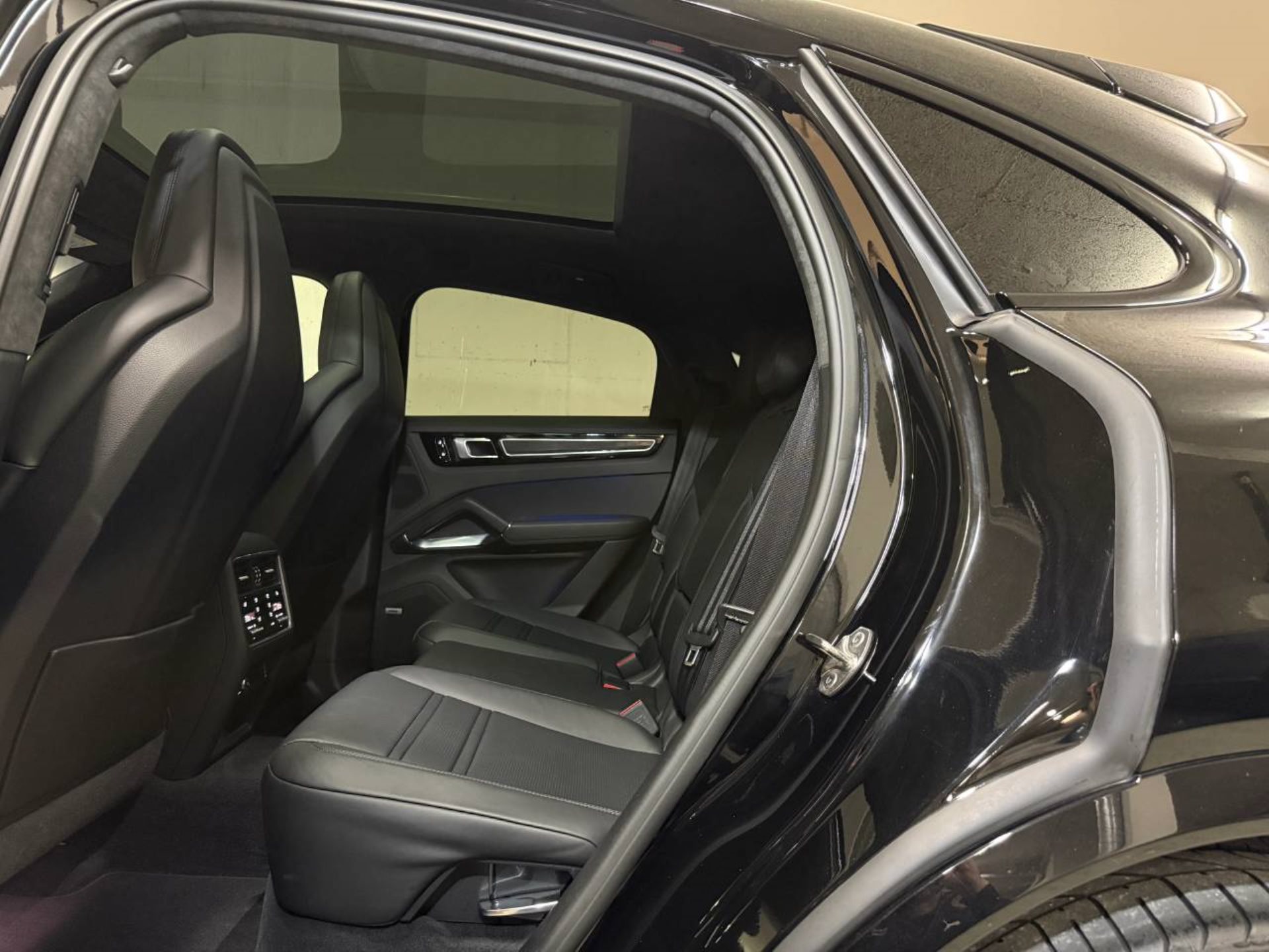 PORSCHE Cayenne Turbo Coupe-image-18