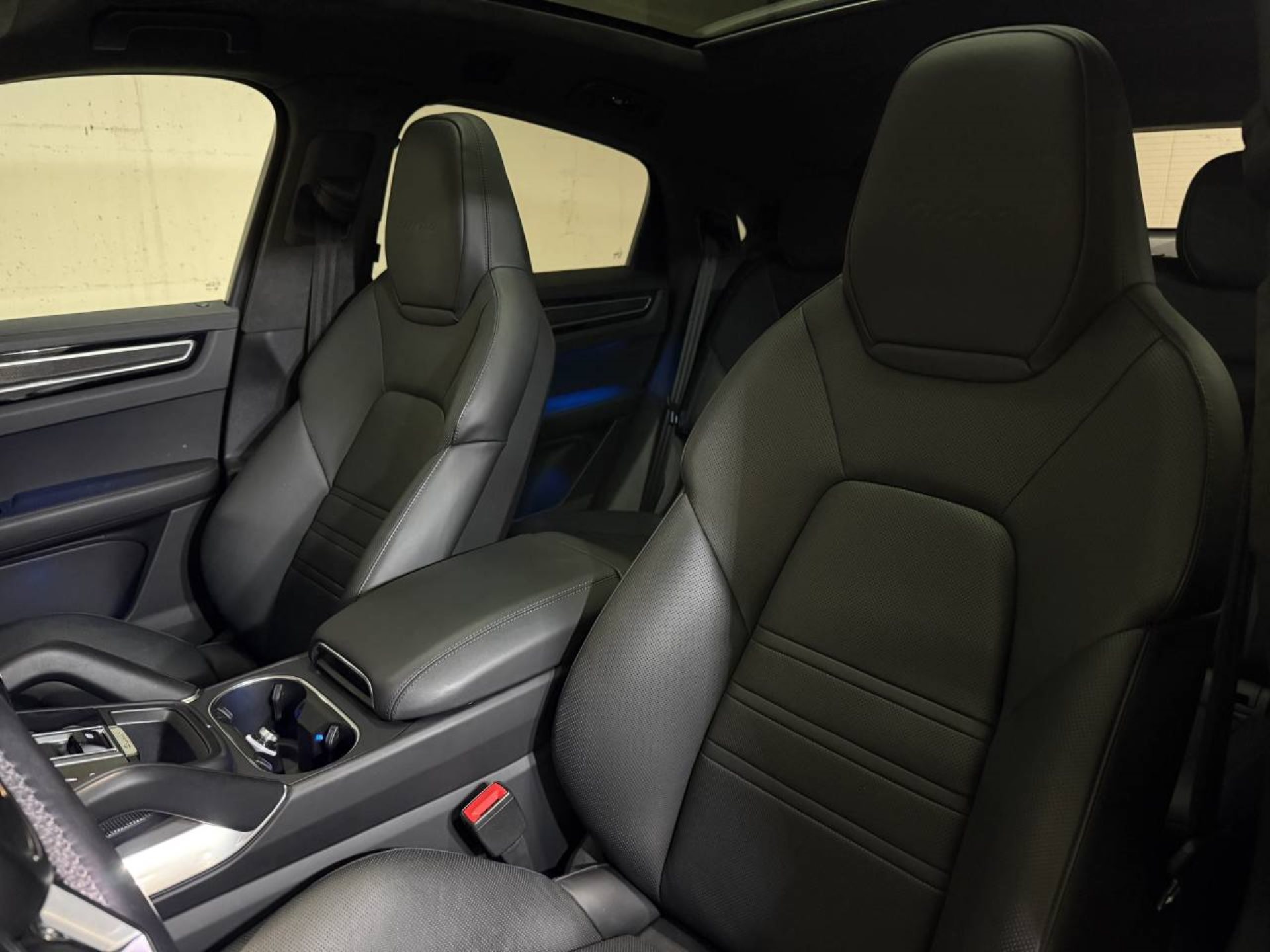 PORSCHE Cayenne Turbo Coupe-image-4