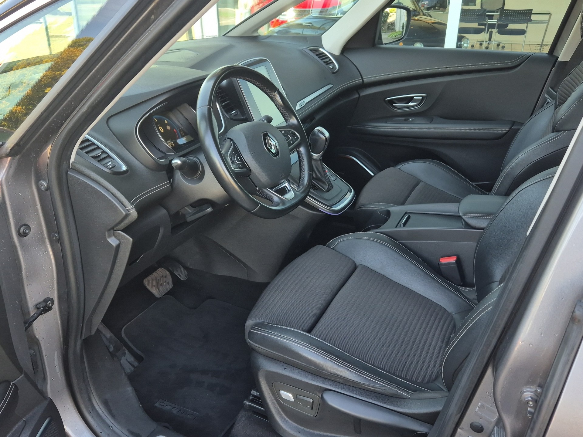 RENAULT Scénic 1.6 dCi Bose EDC-image-9