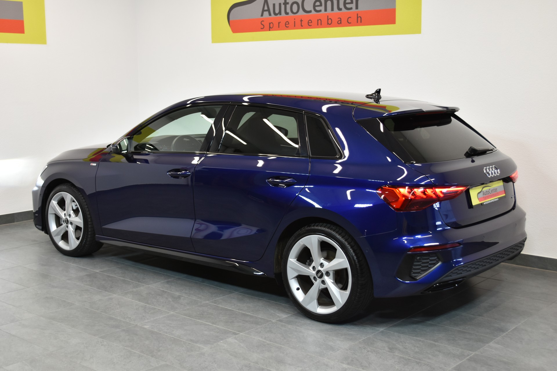 AUDI A3 Sportback 40 TFSI S line quattro S-tronic-image-10