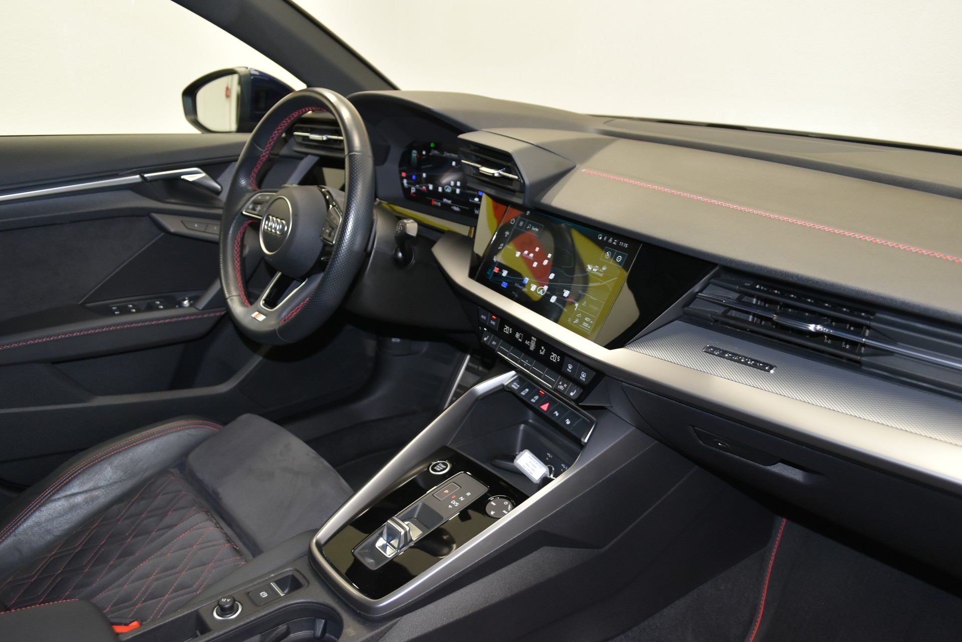 AUDI A3 Sportback 40 TFSI S line quattro S-tronic-image-3