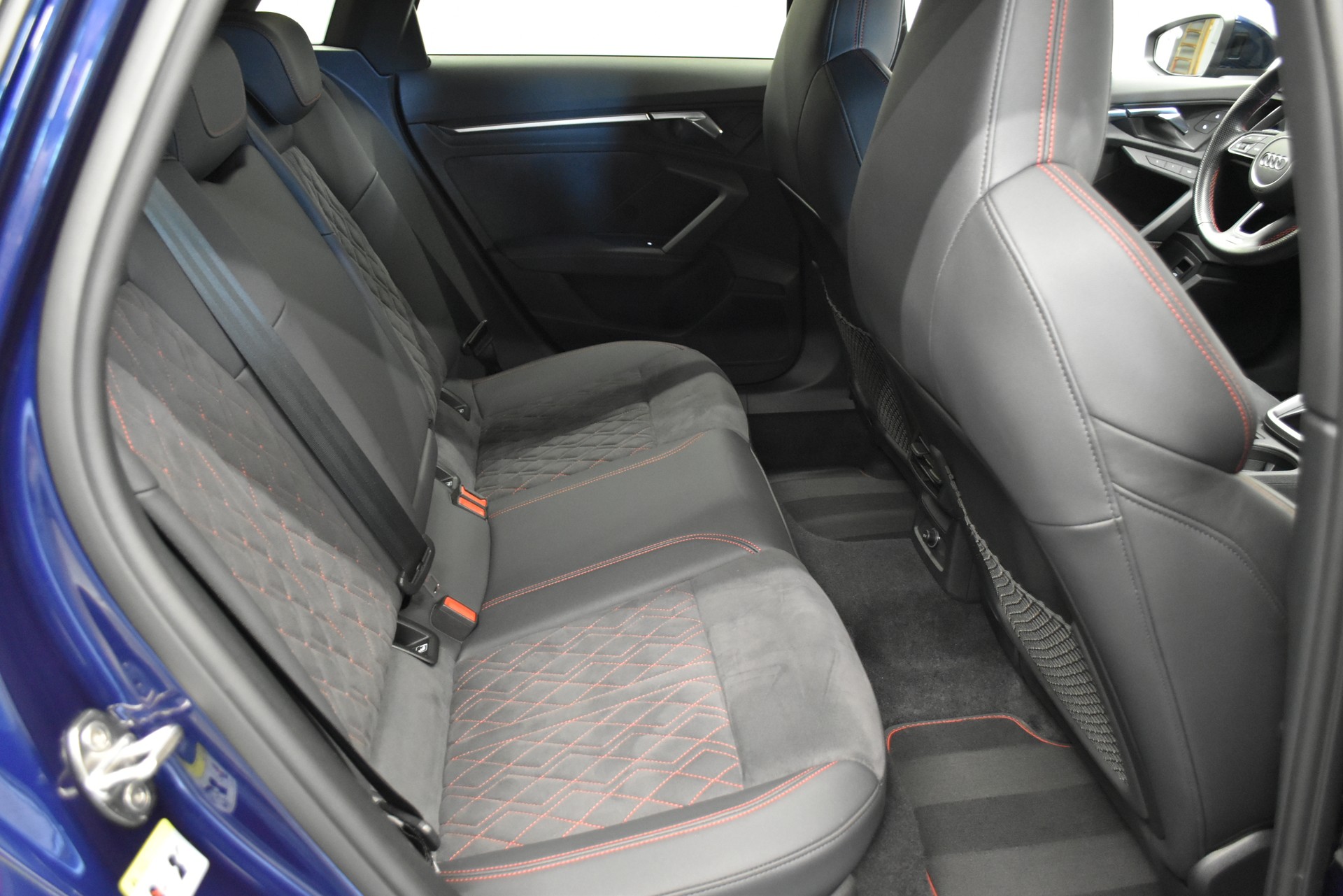 AUDI A3 Sportback 40 TFSI S line quattro S-tronic-image-8