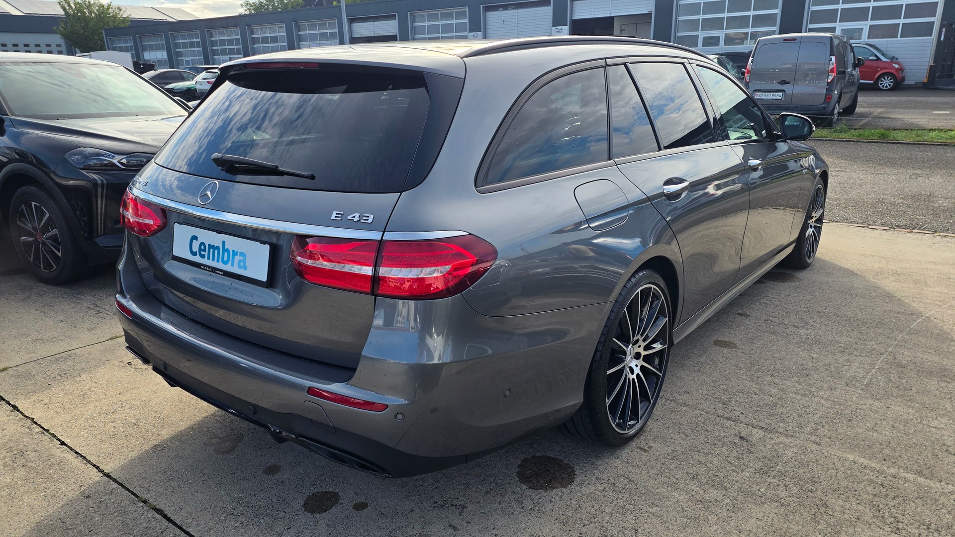 MERCEDES-BENZ E 43 AMG 4 Matic 9G-Tronic-image-4