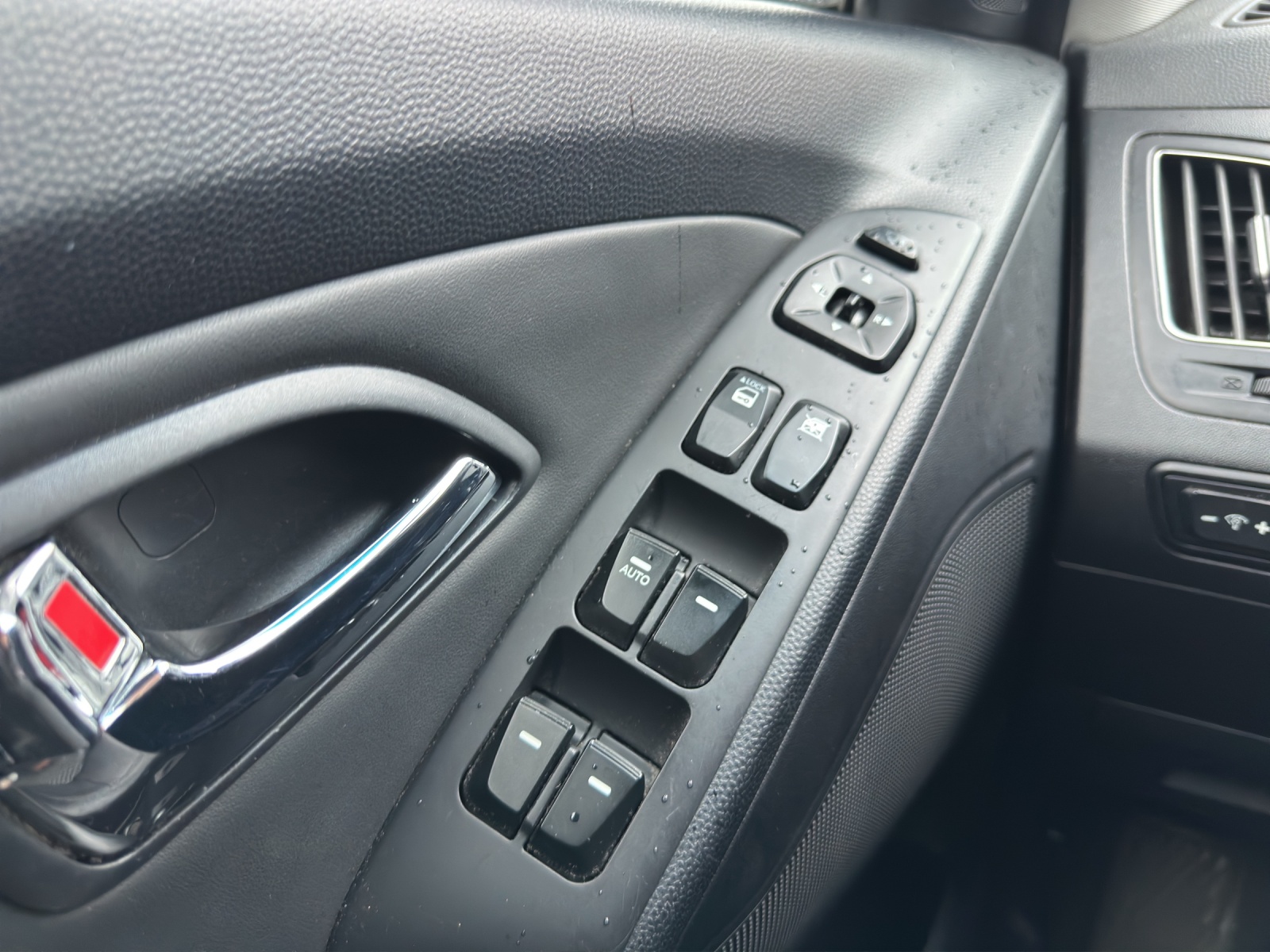 HYUNDAI iX 35 2.0 CRDi Style 4WD-image-16