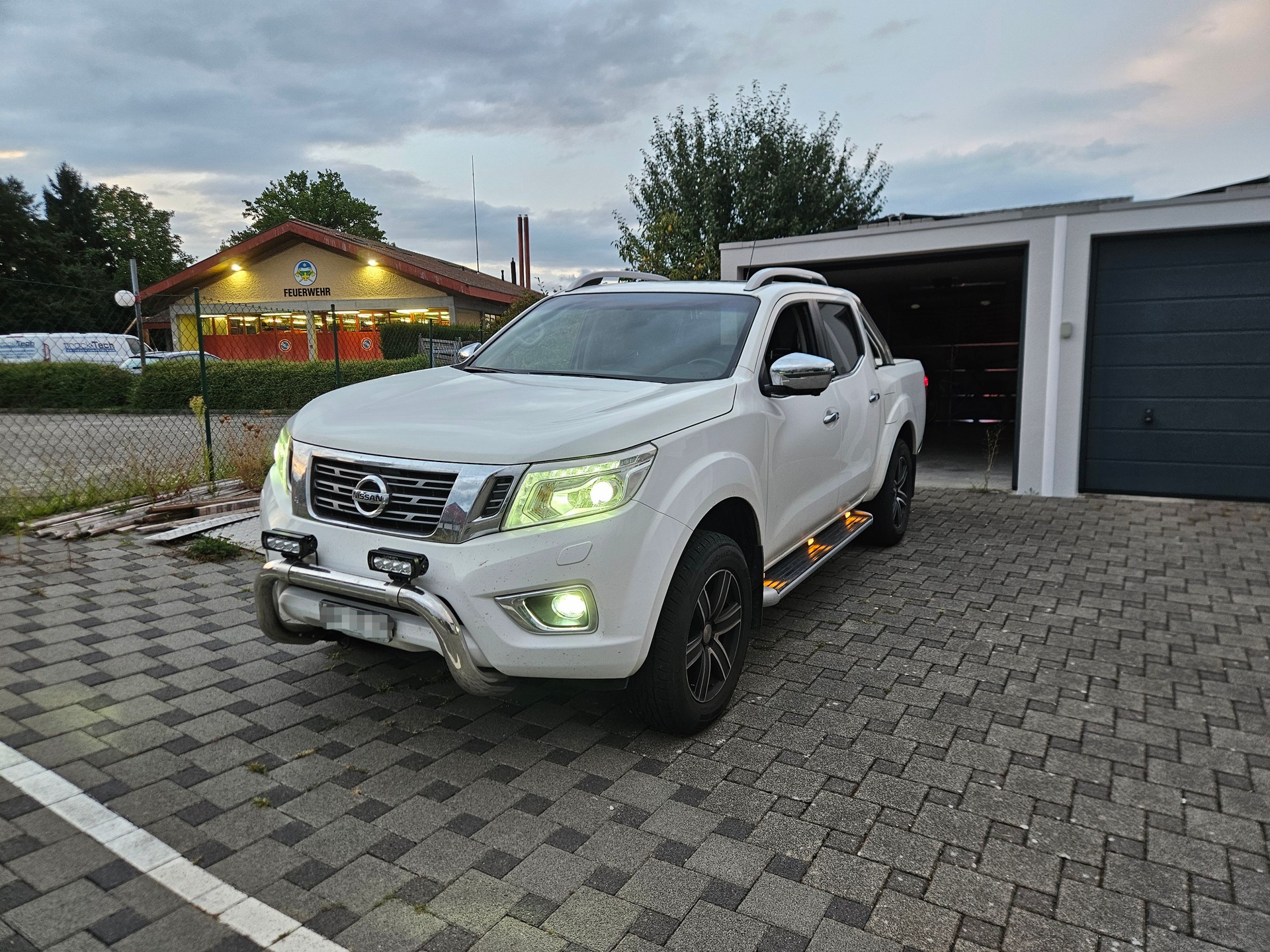 NISSAN 2.3 dCi Double Cab Tekna-image-0
