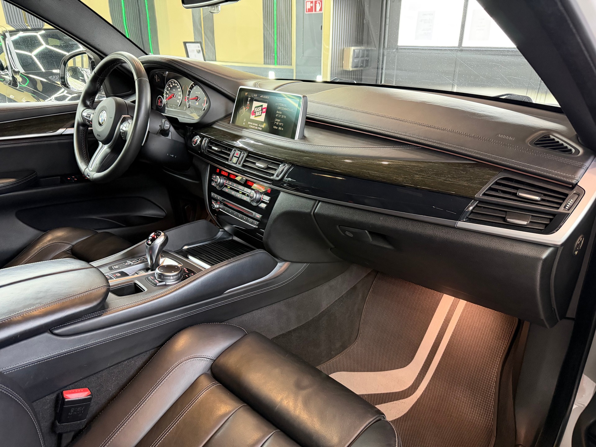 BMW X6M Steptronic-image-10