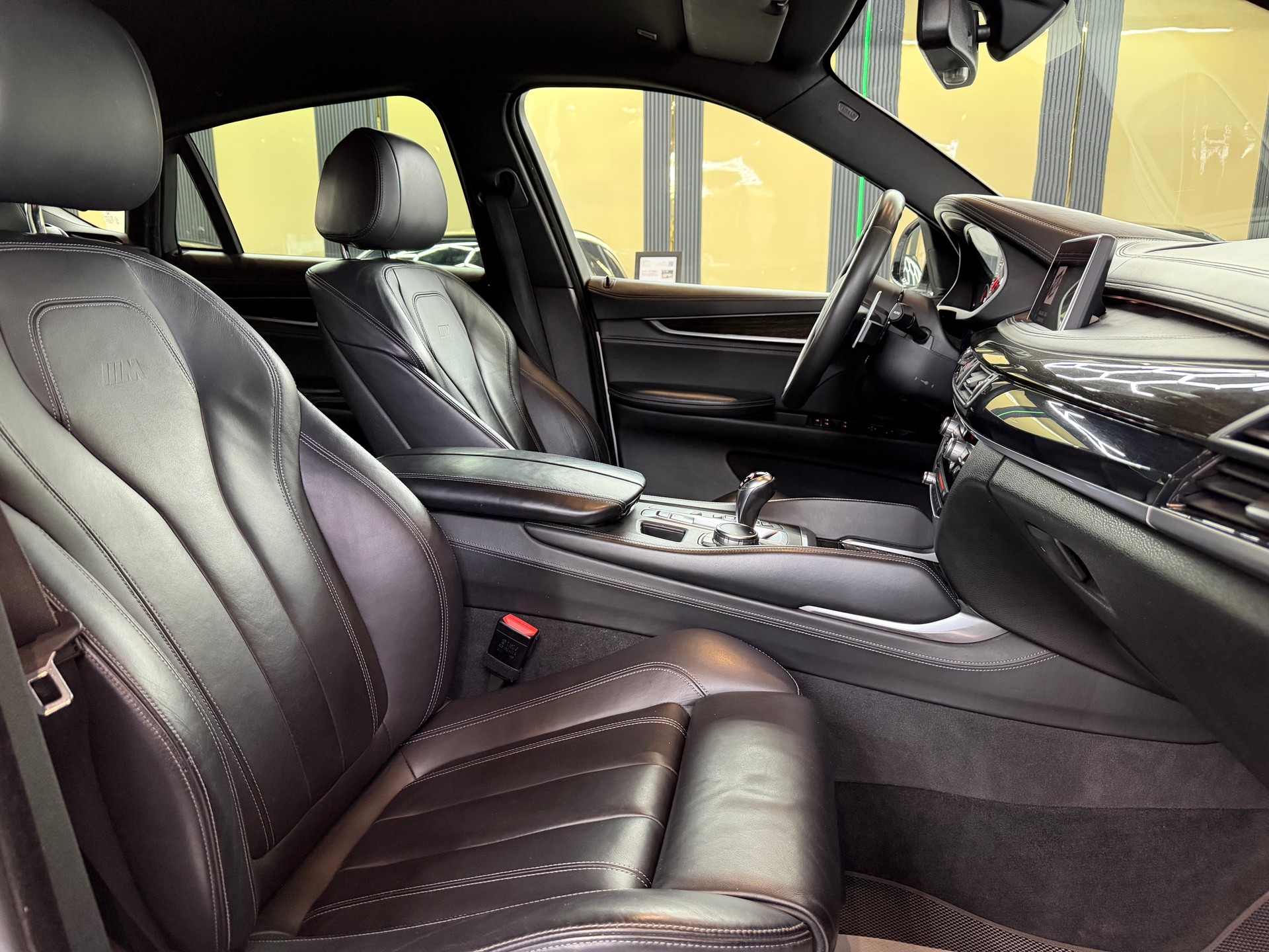 BMW X6M Steptronic-image-11