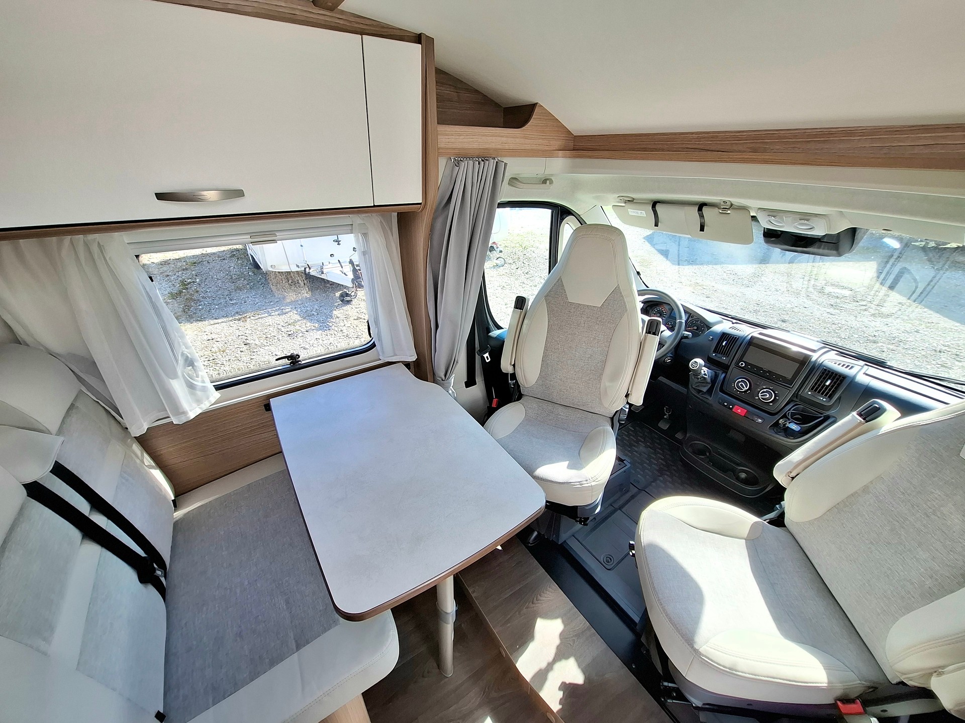 CARADO V337 - idealer Reisewagen ab MFK & Service!-image-7