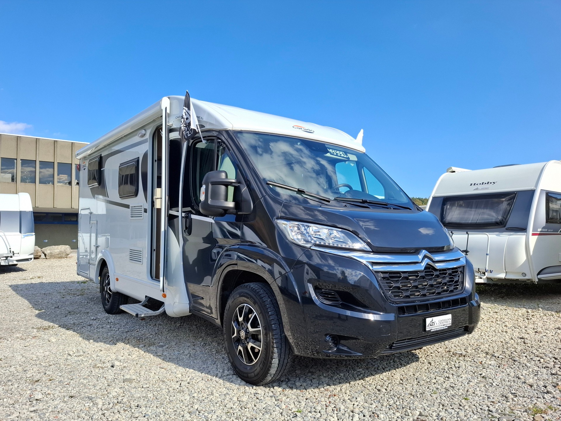 CARADO V337 - idealer Reisewagen ab MFK & Service!-image-0