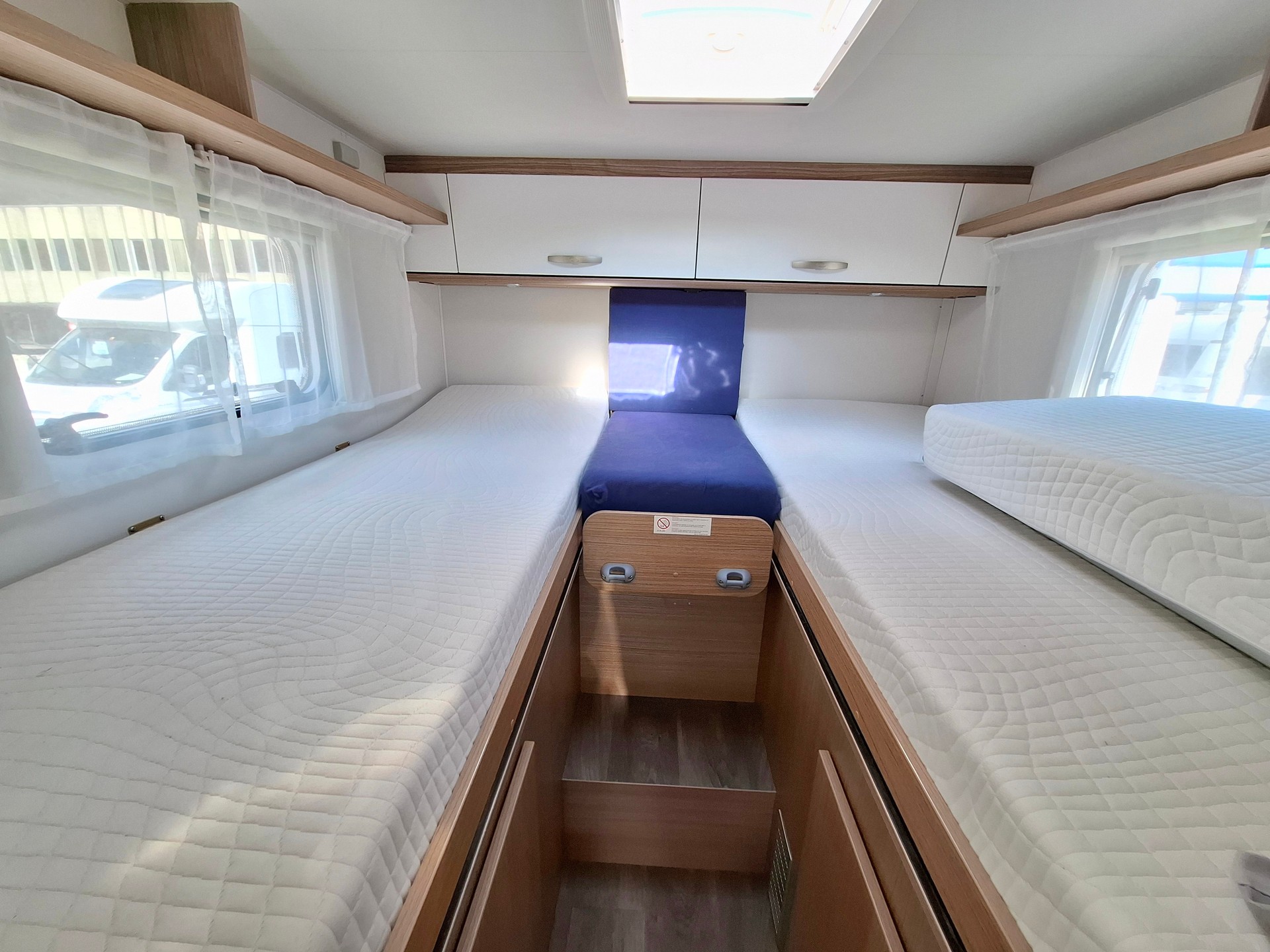CARADO V337 - idealer Reisewagen ab MFK & Service!-image-11