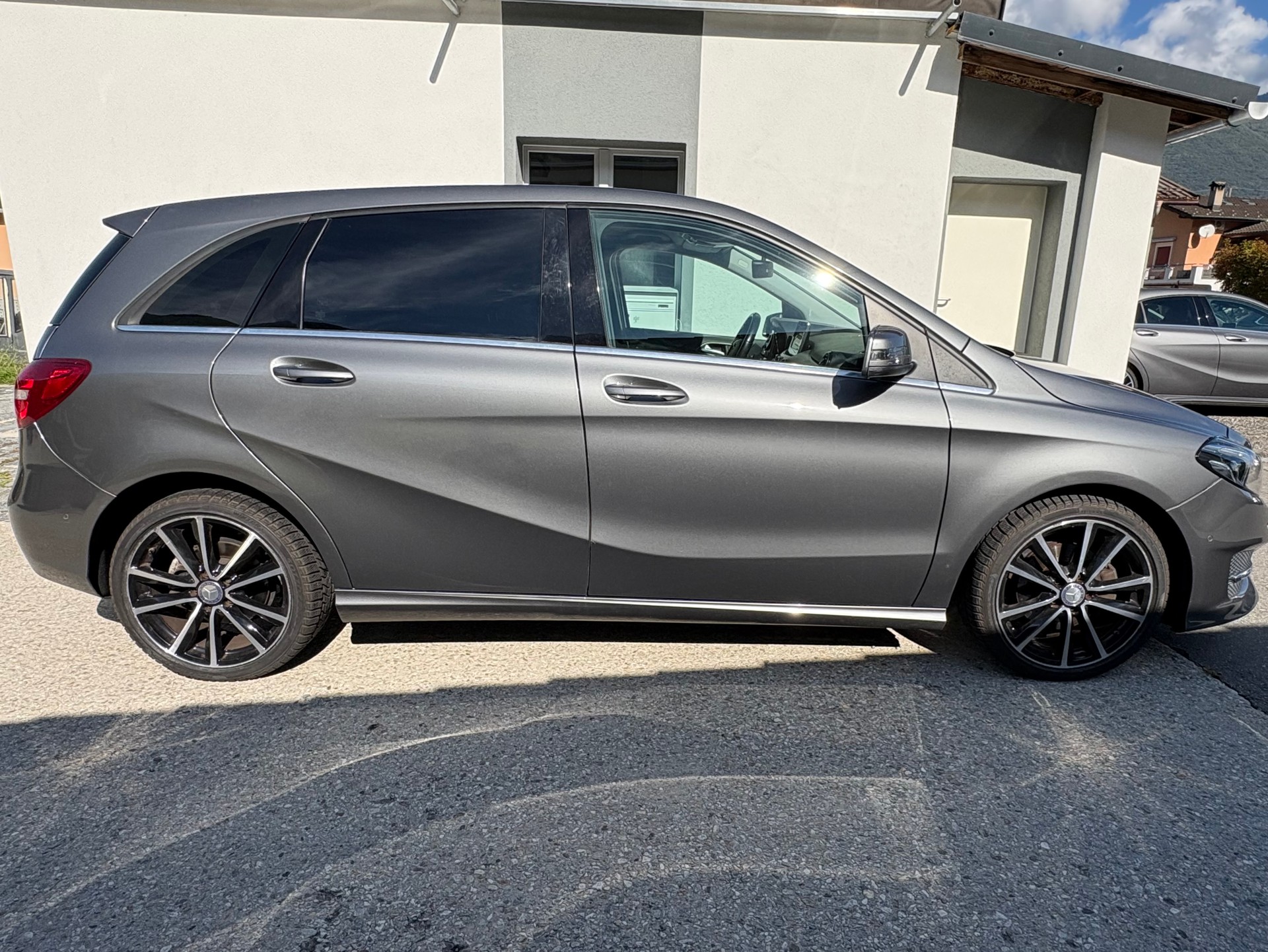 MERCEDES-BENZ B 180 Urban 7G-DCT-image-5