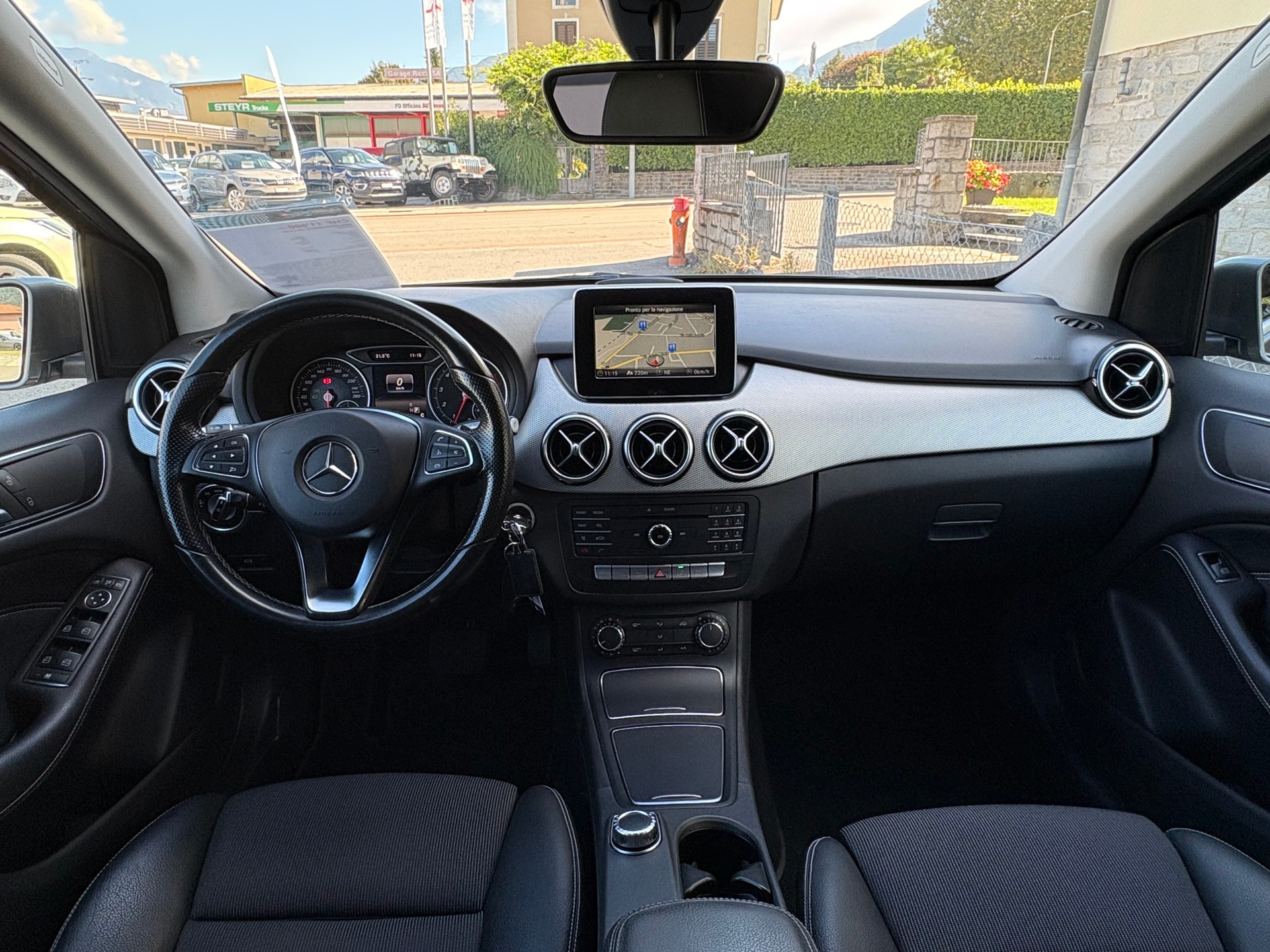 MERCEDES-BENZ B 180 Urban 7G-DCT-image-12
