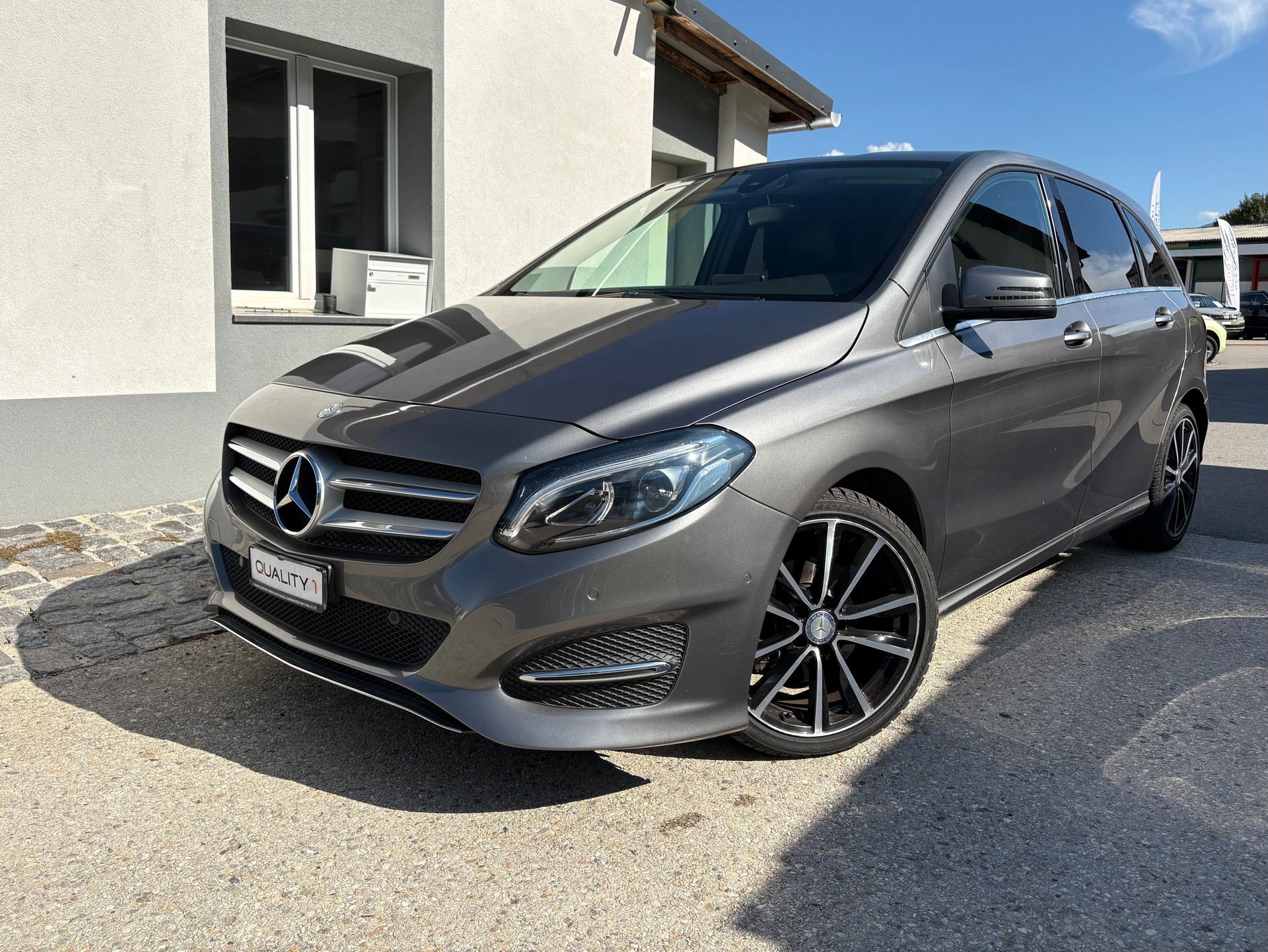MERCEDES-BENZ B 180 Urban 7G-DCT-image-1
