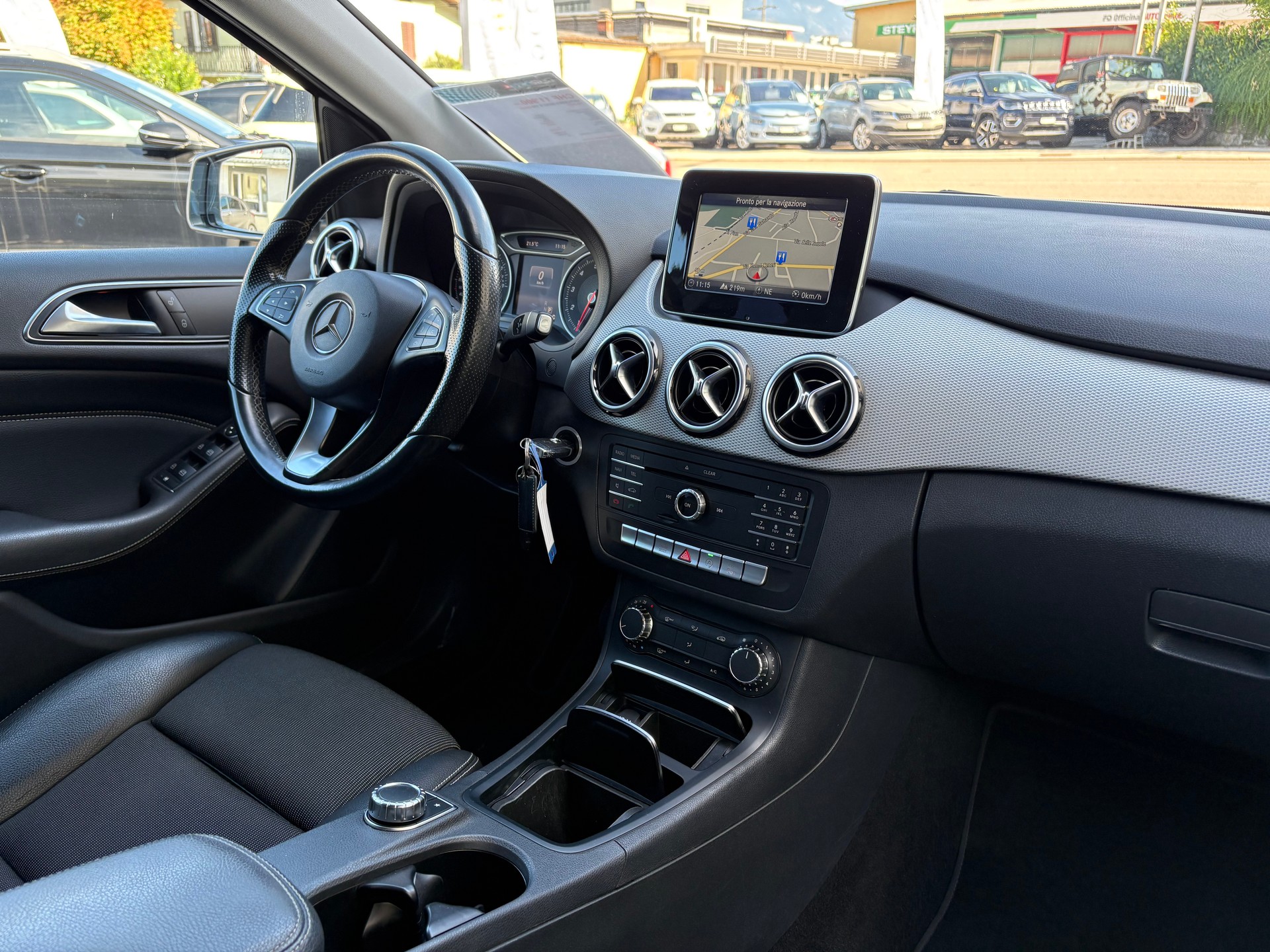 MERCEDES-BENZ B 180 Urban 7G-DCT-image-9