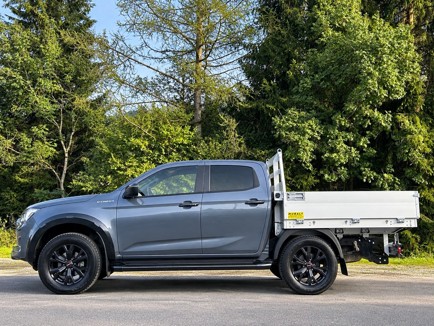 ISUZU D-MAX 1.9 CrewCab N60FF V-Cross 4x4 AT-image-4