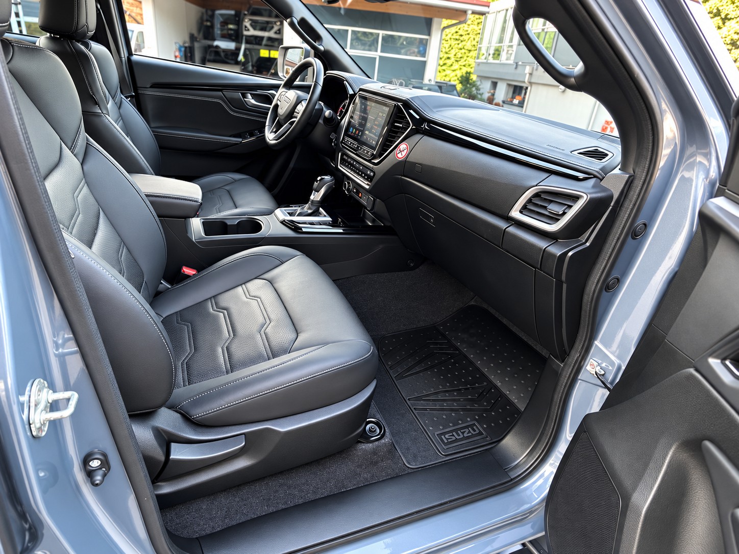 ISUZU D-MAX 1.9 CrewCab N60FF V-Cross 4x4 AT-image-10