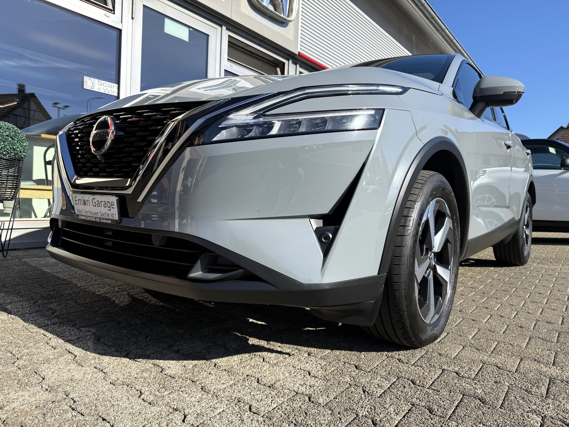NISSAN Qashqai 1.3 DIG-T MHEV Premiere Edition Xtronic-image-2