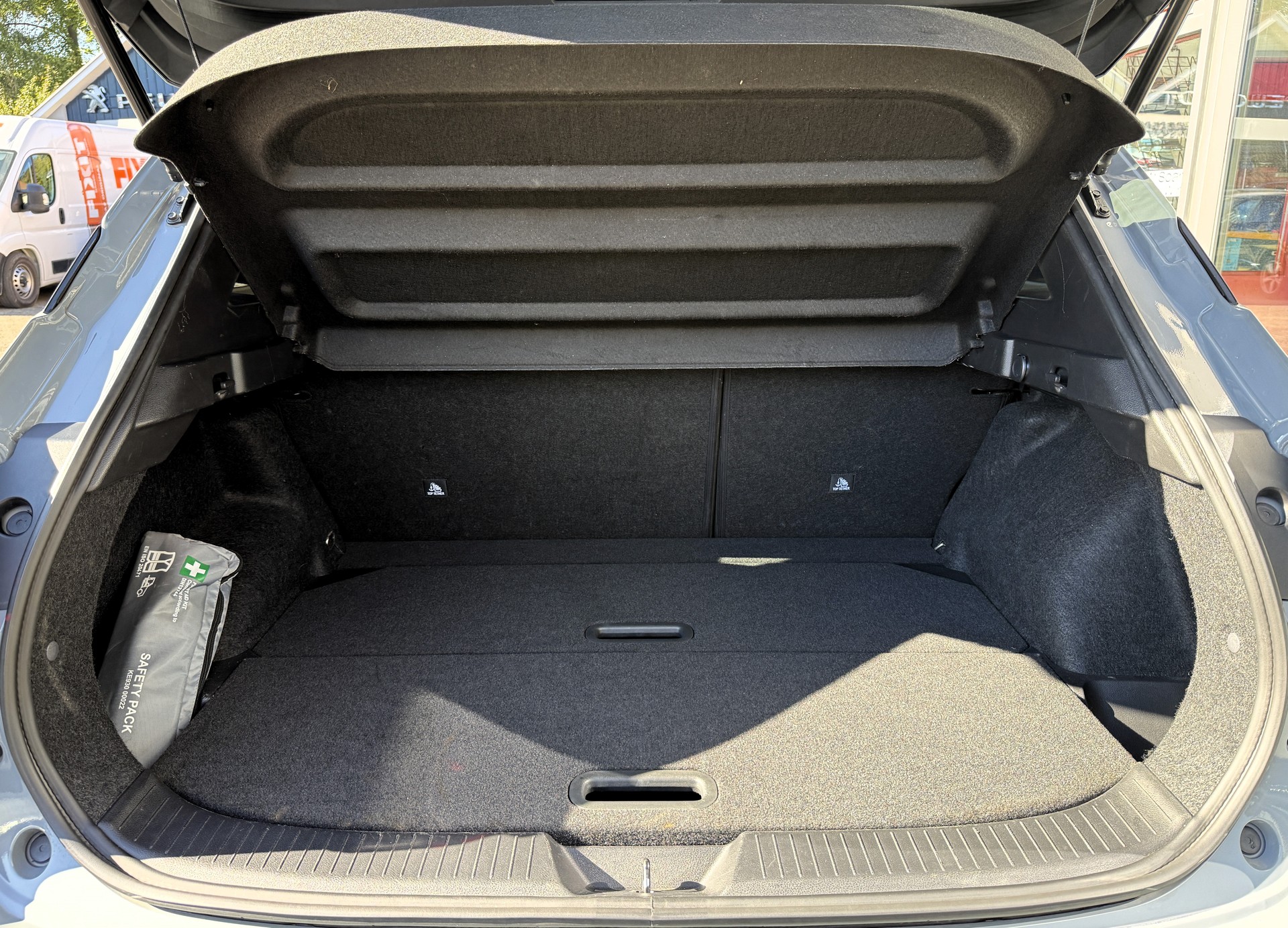 NISSAN Qashqai 1.3 DIG-T MHEV Premiere Edition Xtronic-image-6