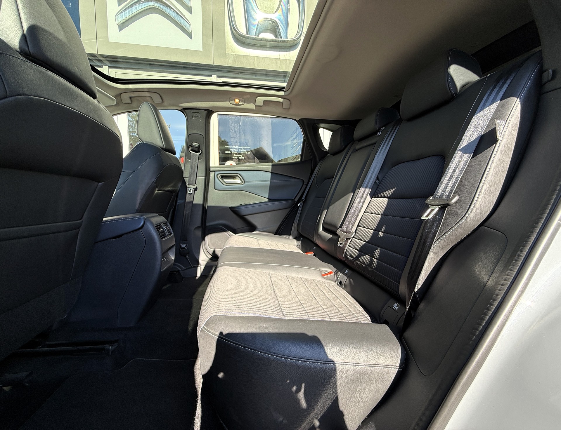 NISSAN Qashqai 1.3 DIG-T MHEV Premiere Edition Xtronic-image-8