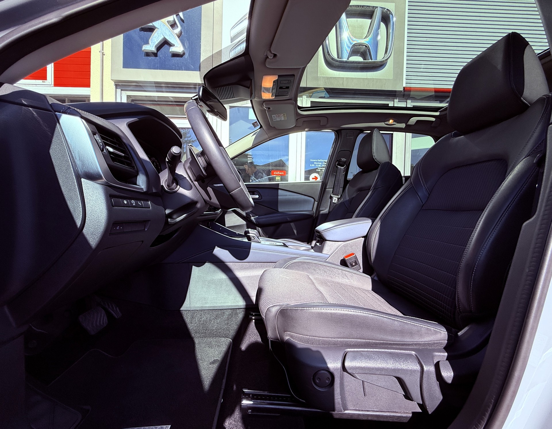 NISSAN Qashqai 1.3 DIG-T MHEV Premiere Edition Xtronic-image-15