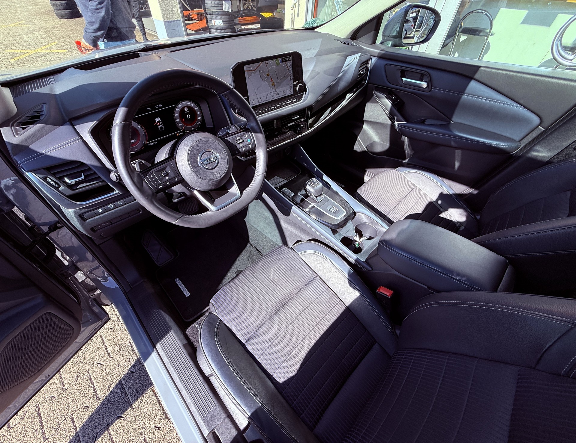 NISSAN Qashqai 1.3 DIG-T MHEV Premiere Edition Xtronic-image-14