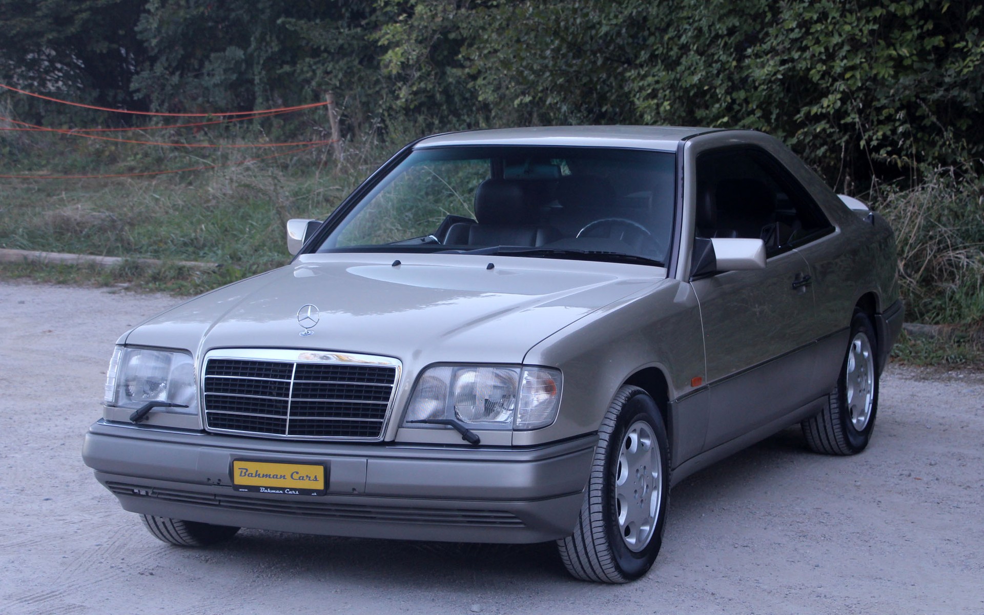 MERCEDES-BENZ E 320-image-2