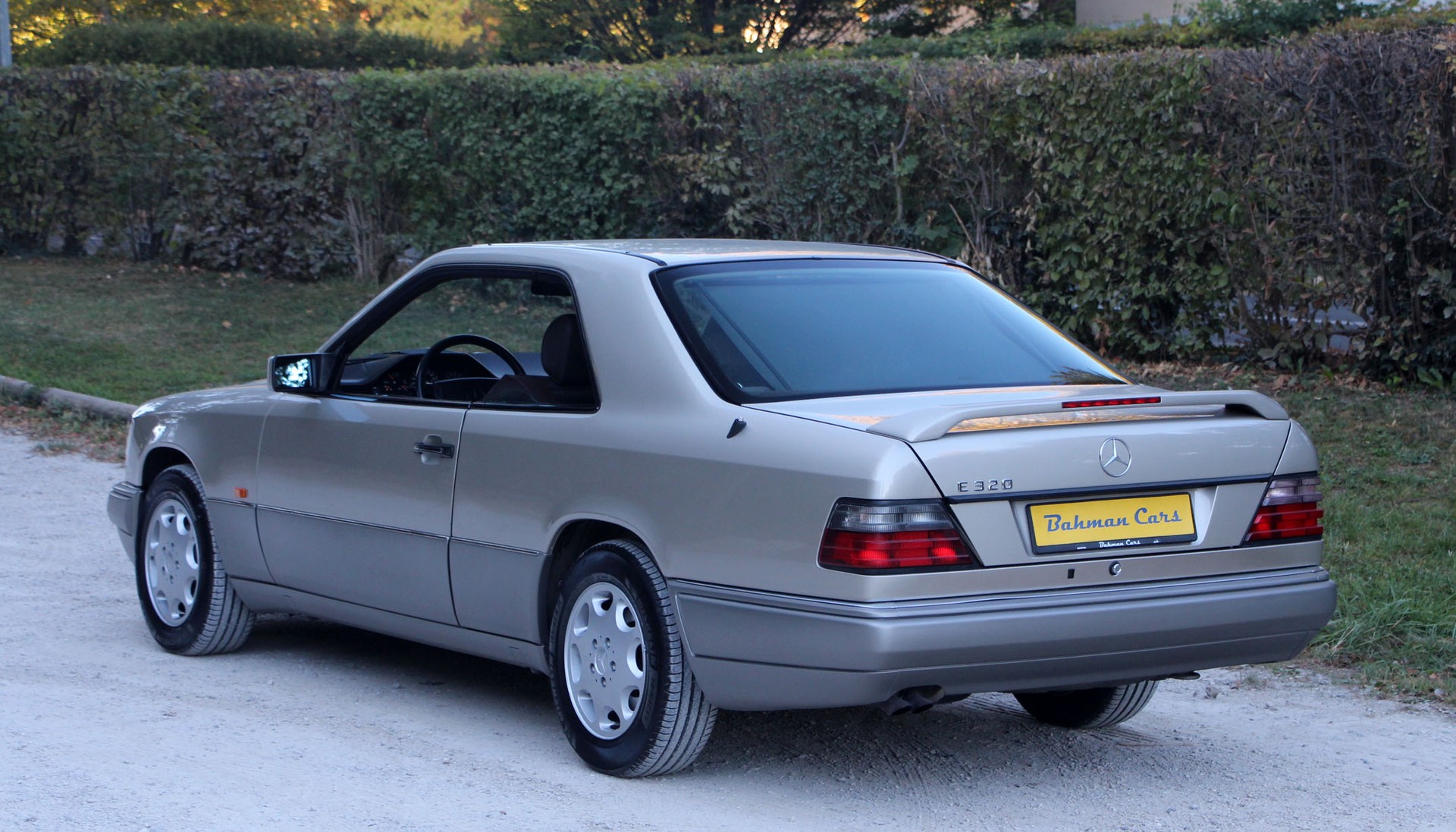 MERCEDES-BENZ E 320-image-26