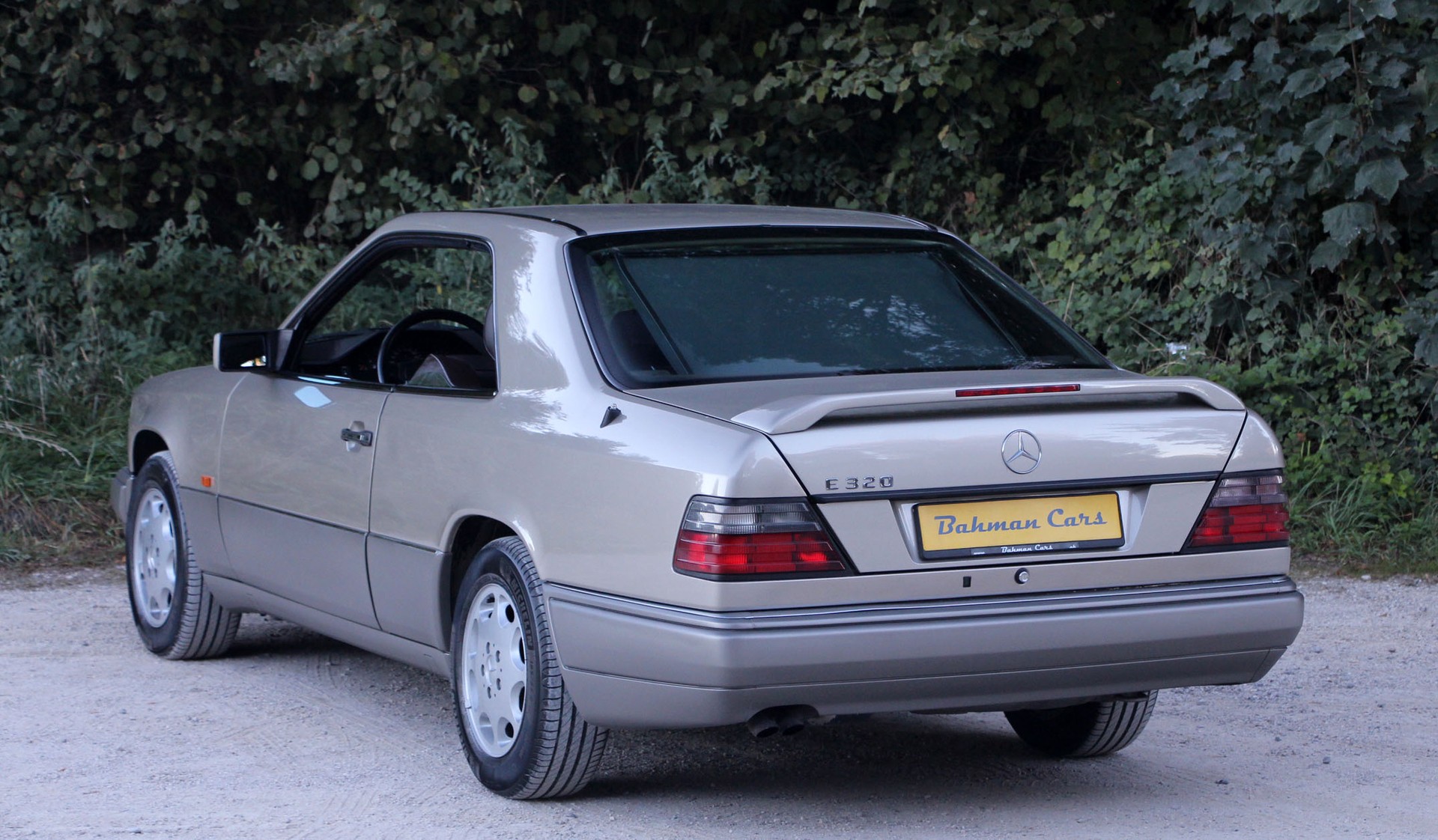MERCEDES-BENZ E 320-image-1