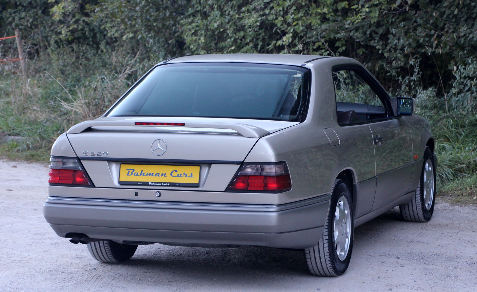 MERCEDES-BENZ E 320-image-3