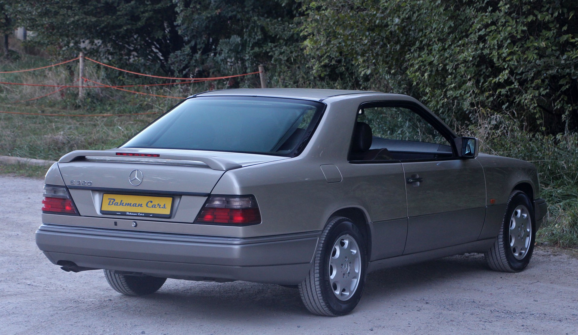 MERCEDES-BENZ E 320-image-5