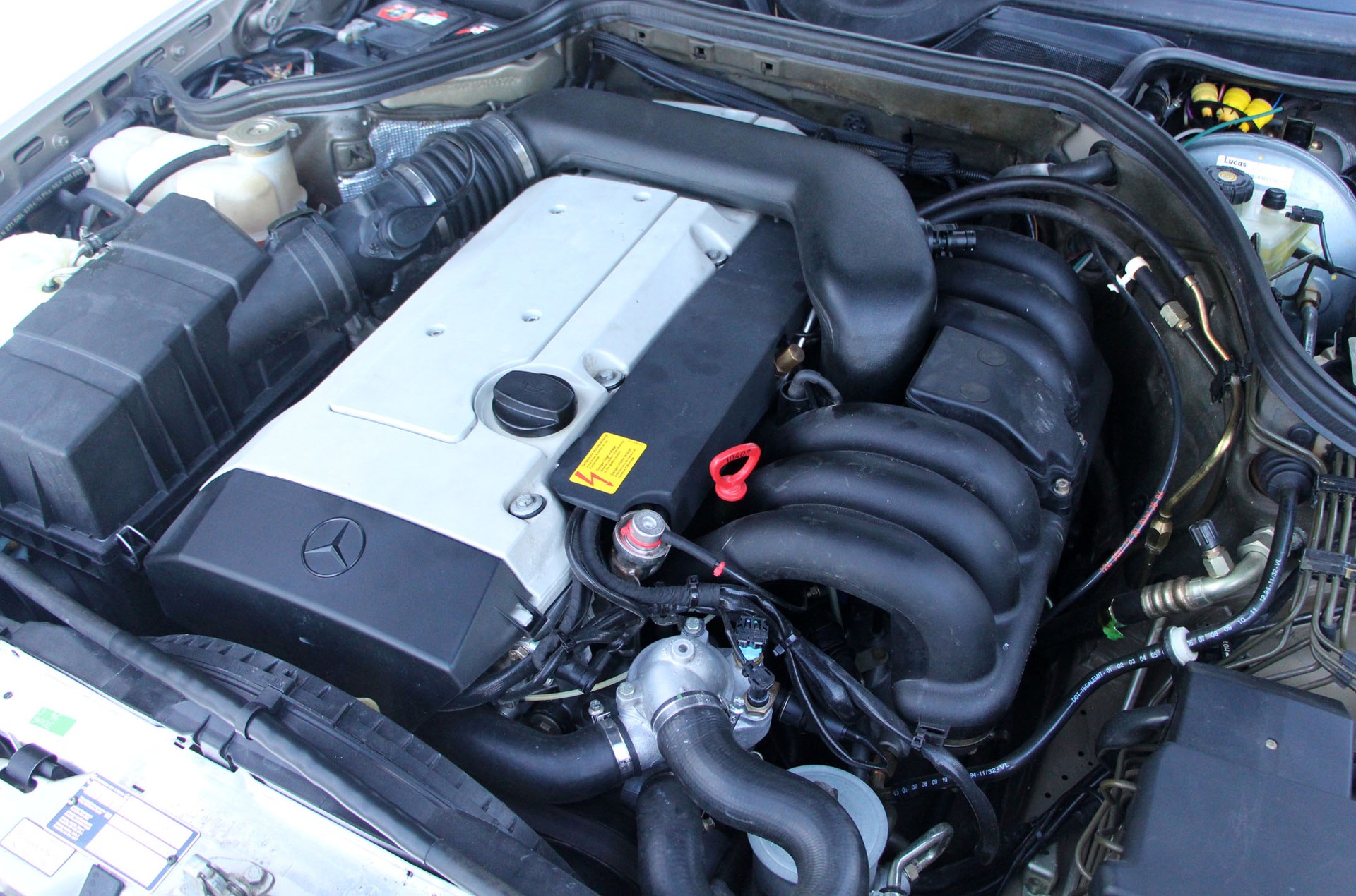 MERCEDES-BENZ E 320-image-14