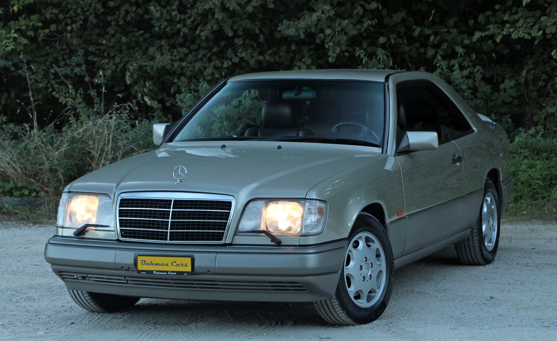 MERCEDES-BENZ E 320-image-28