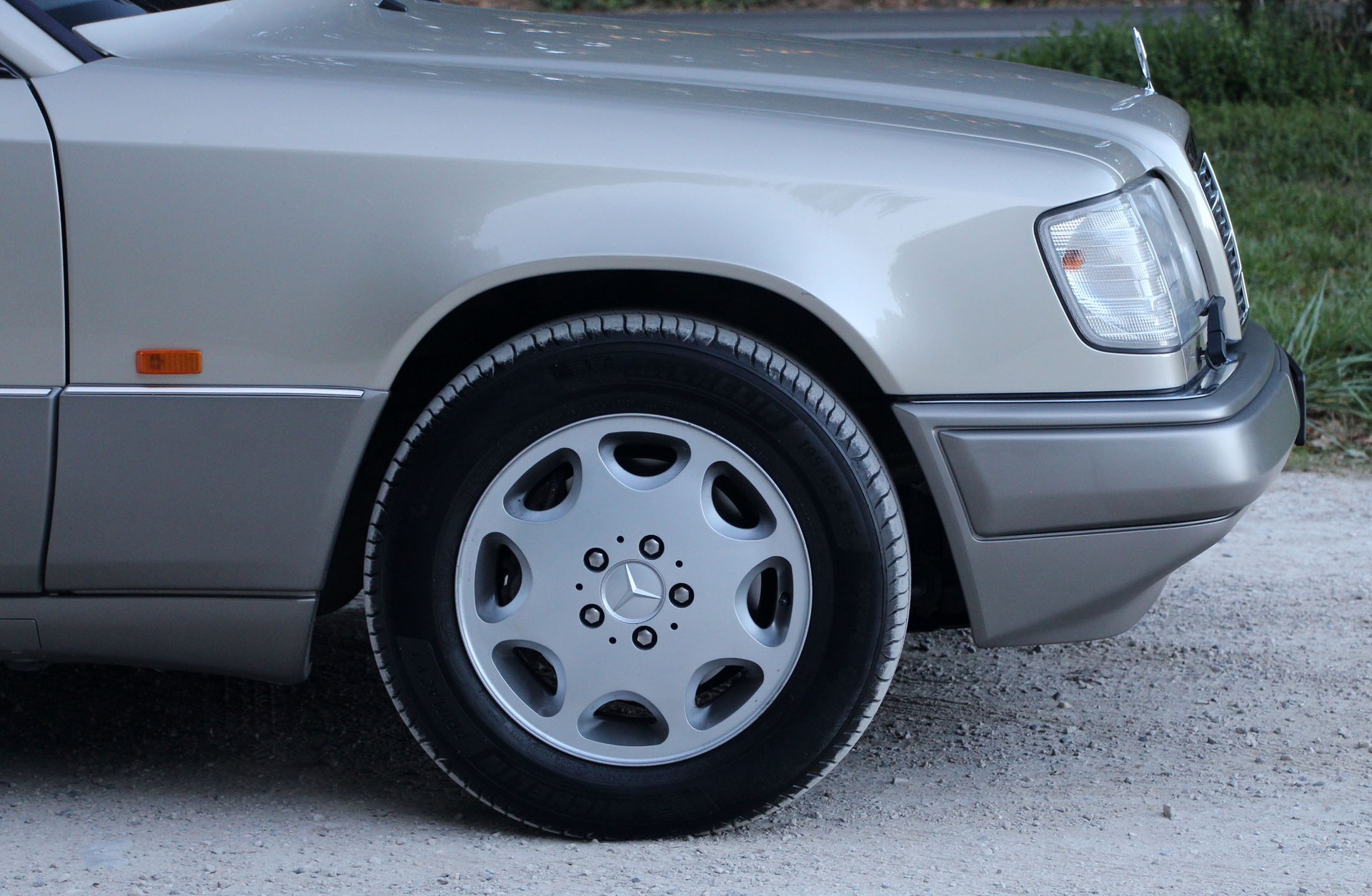 MERCEDES-BENZ E 320-image-15
