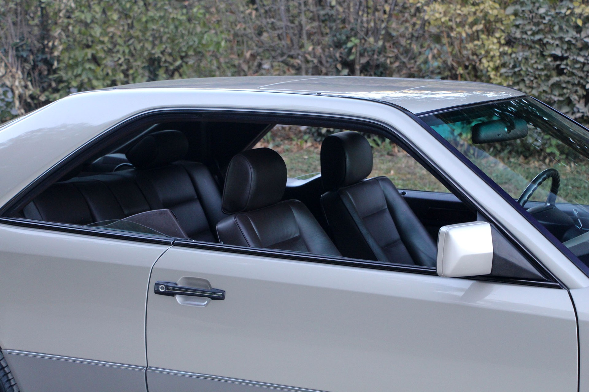MERCEDES-BENZ E 320-image-24