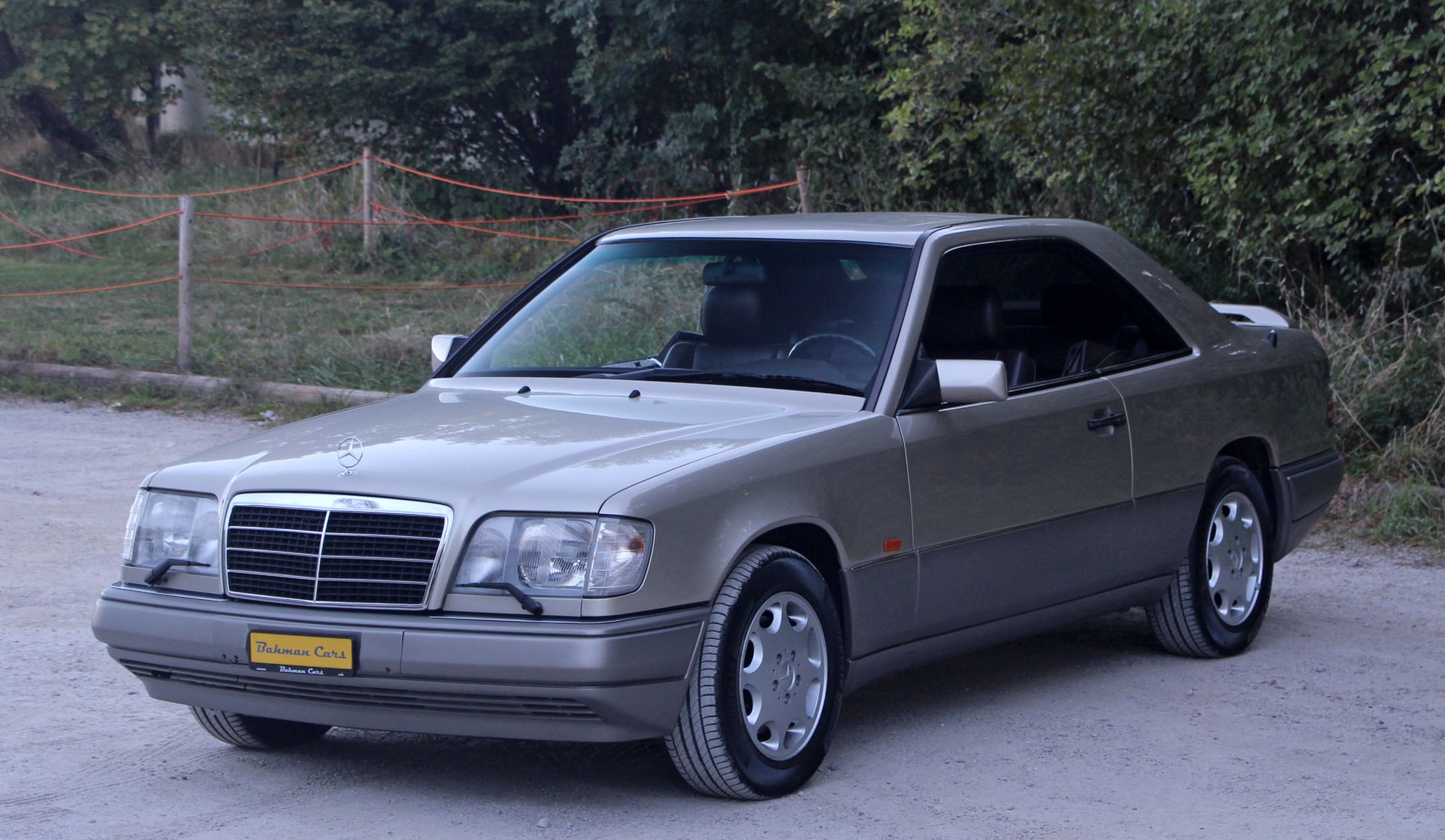 MERCEDES-BENZ E 320-image-4