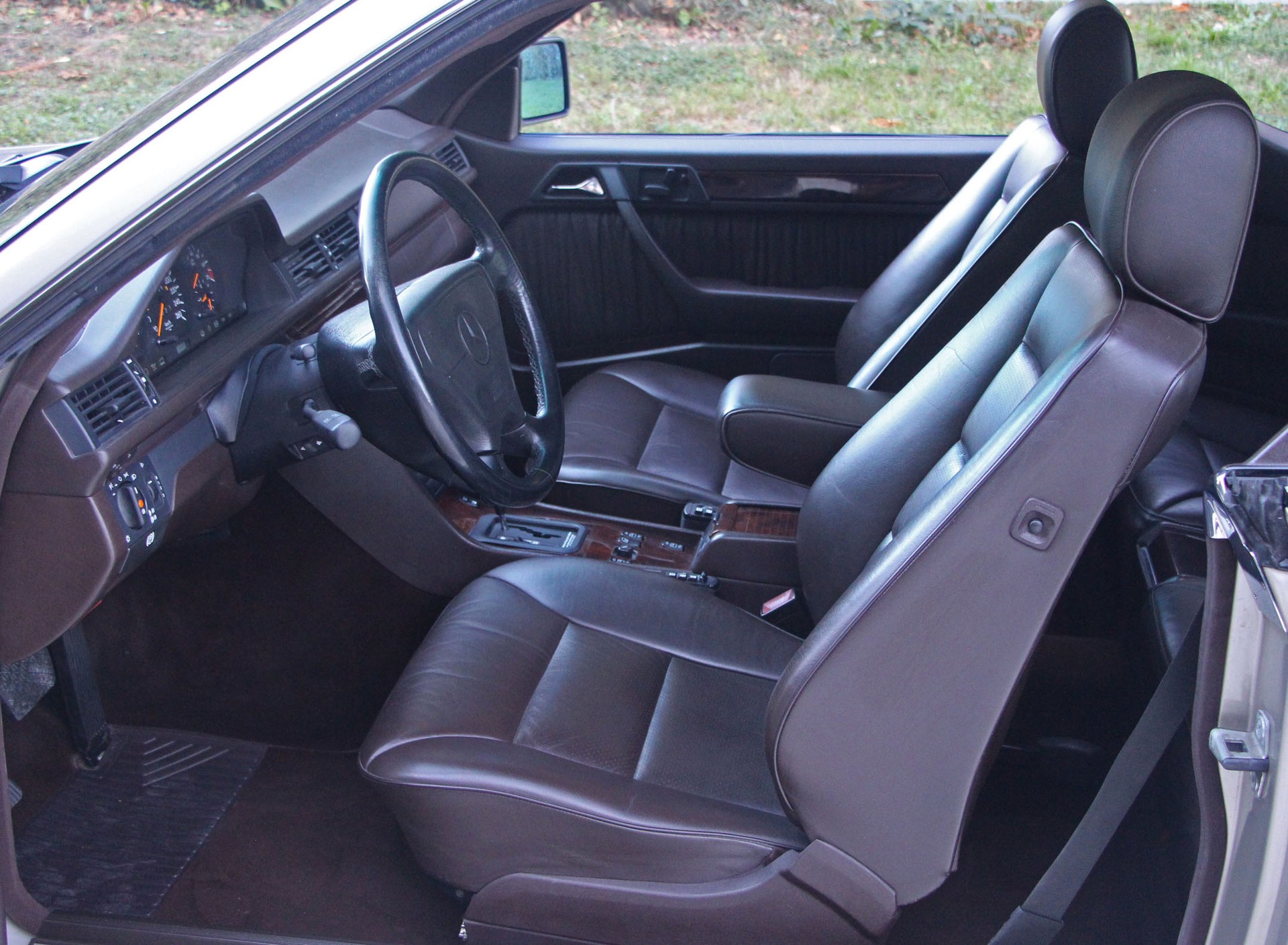 MERCEDES-BENZ E 320-image-7