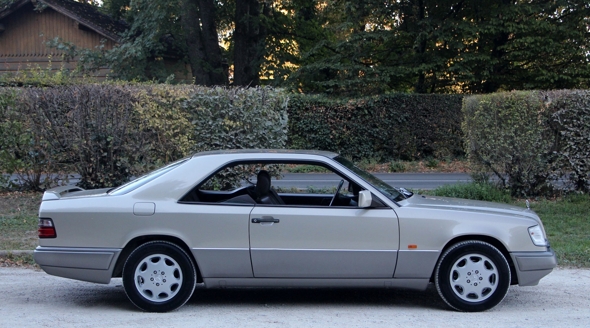 MERCEDES-BENZ E 320-image-20