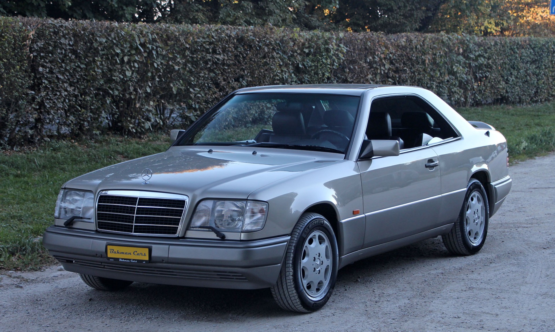 MERCEDES-BENZ E 320-image-21