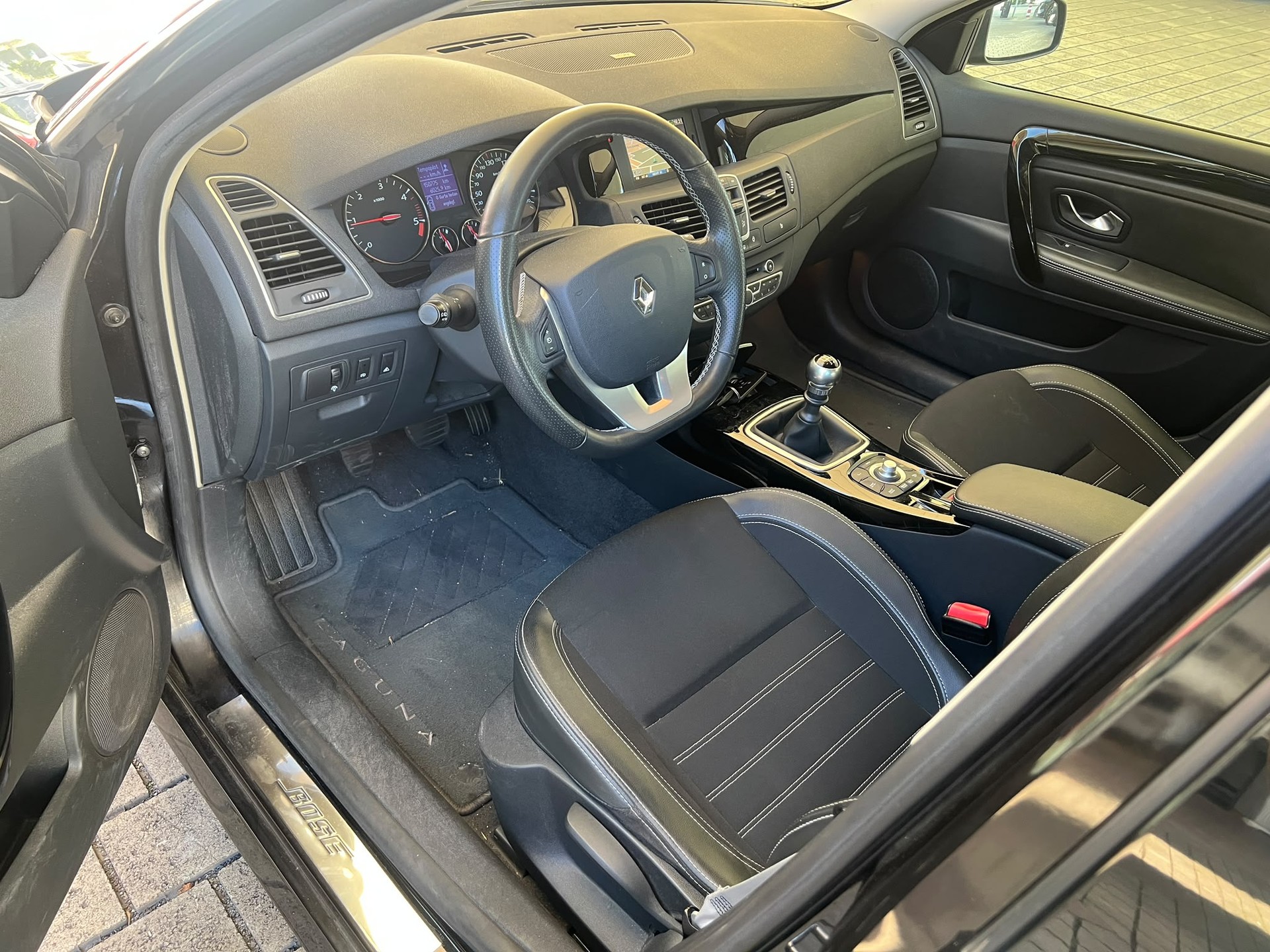 RENAULT Laguna Grandtour 2.0 dCi Bose-image-11
