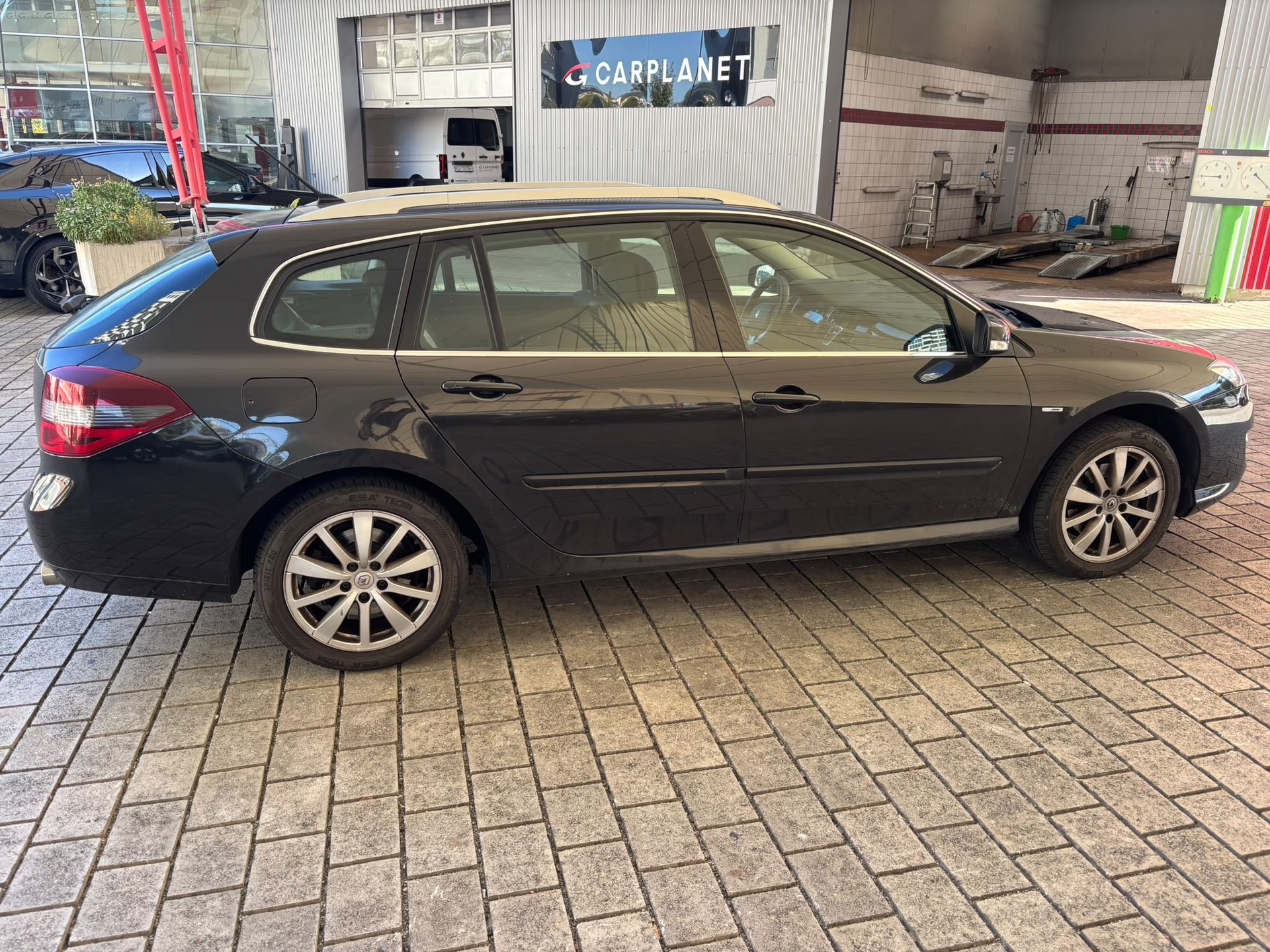 RENAULT Laguna Grandtour 2.0 dCi Bose-image-2