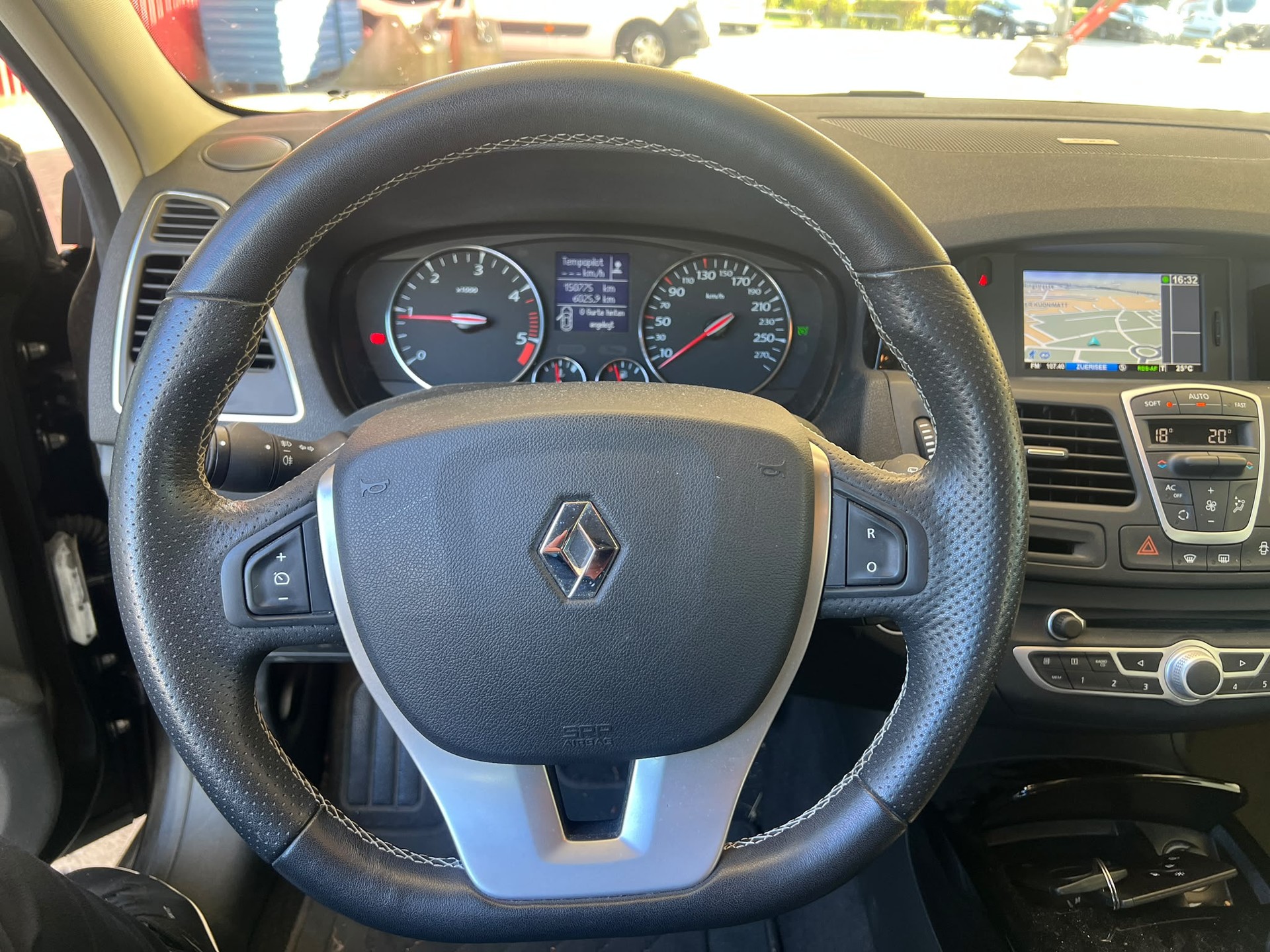 RENAULT Laguna Grandtour 2.0 dCi Bose-image-15